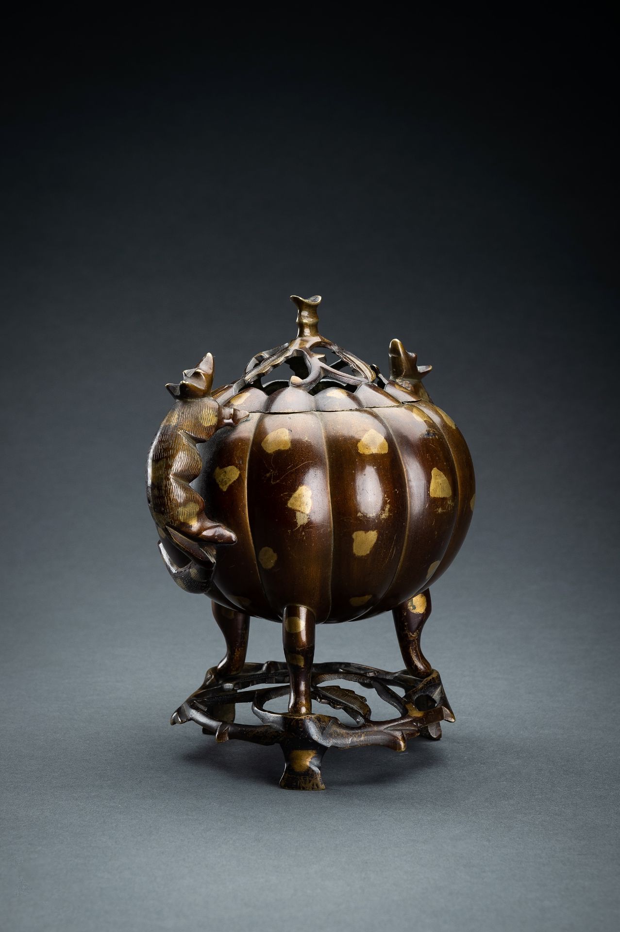 A PUMPKIN SHAPED GOLD SPLASH BRONZE TRIPOD CENSER, 19th CENTURY - Image 13 of 15