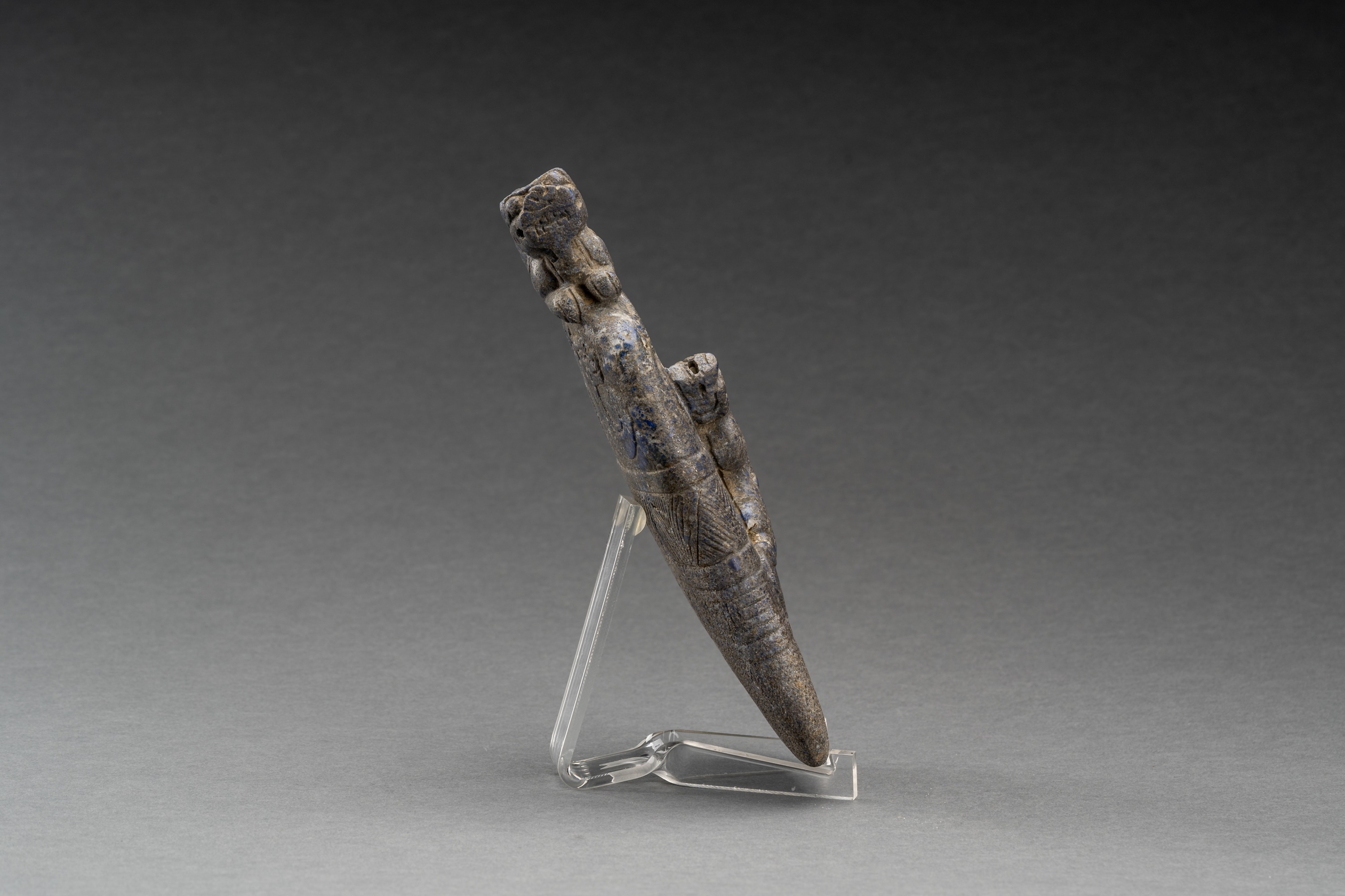 A LARGE ARCHAISTIC LAPIS LAZULI AXE WITH MYTHICAL BEASTS, QING - Image 8 of 10