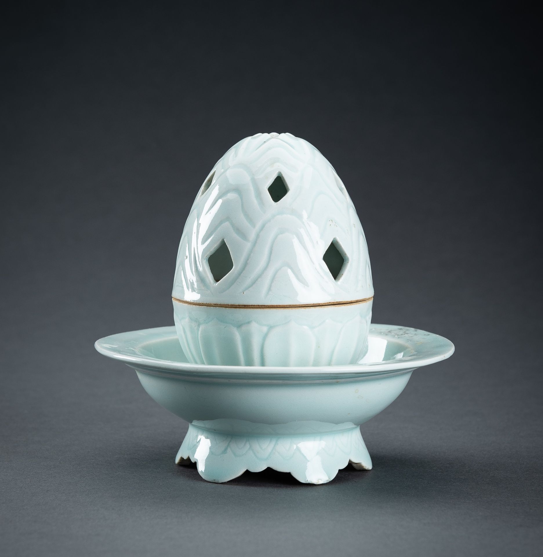 A FINE SONG STYLE QINGBAI GLAZE PORCELAIN INCENSE BURNER