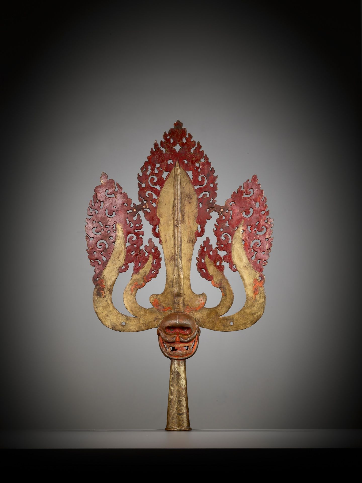 A LARGE LACQUERED AND GILT COPPER-ALLOY TRISHULA FITTING, TIBET, 17TH - 18TH CENTURY - Image 10 of 12