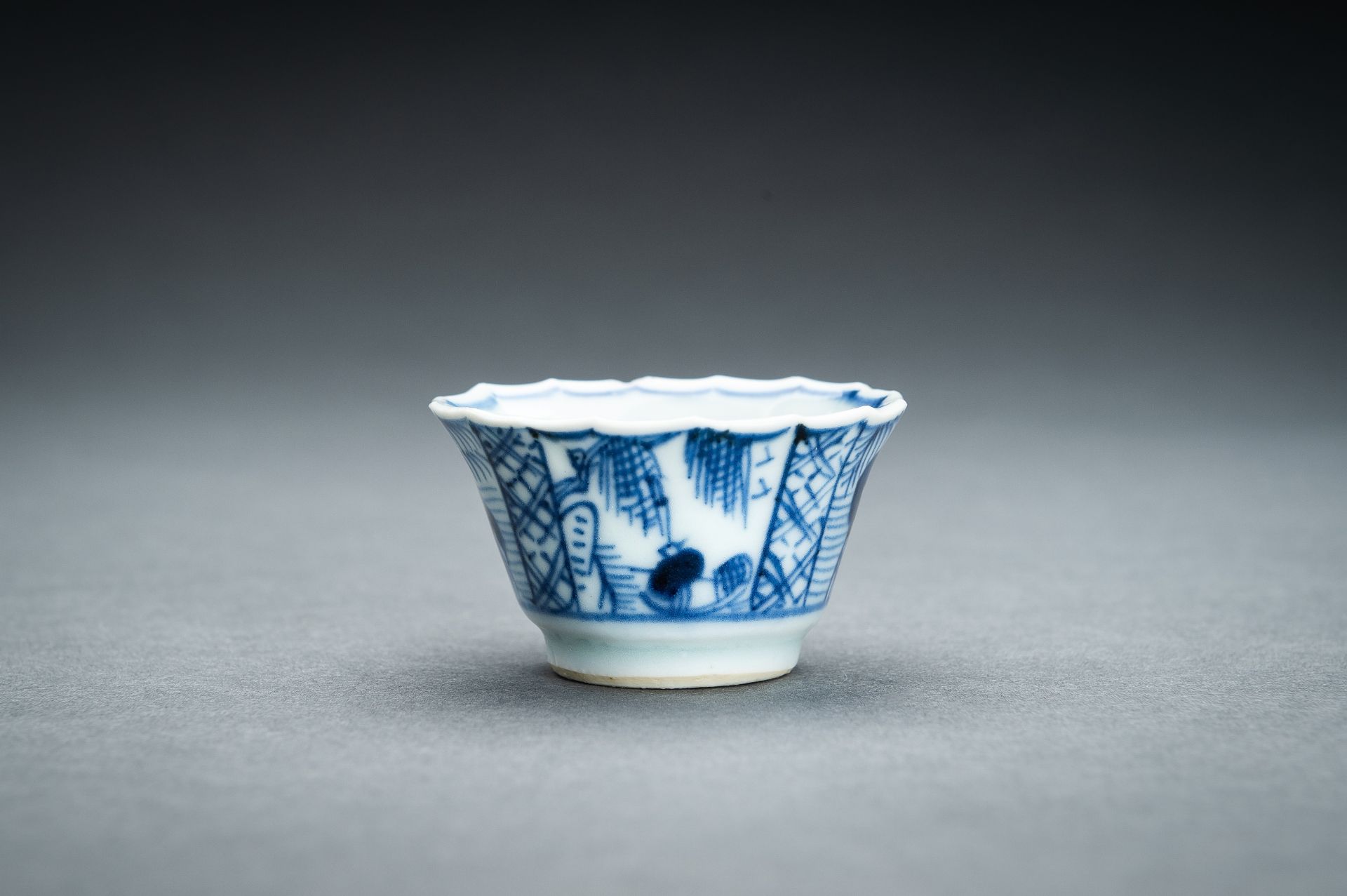 A GROUP OF FOUR MINIATURE PORCELAIN ITEMS - Image 2 of 16