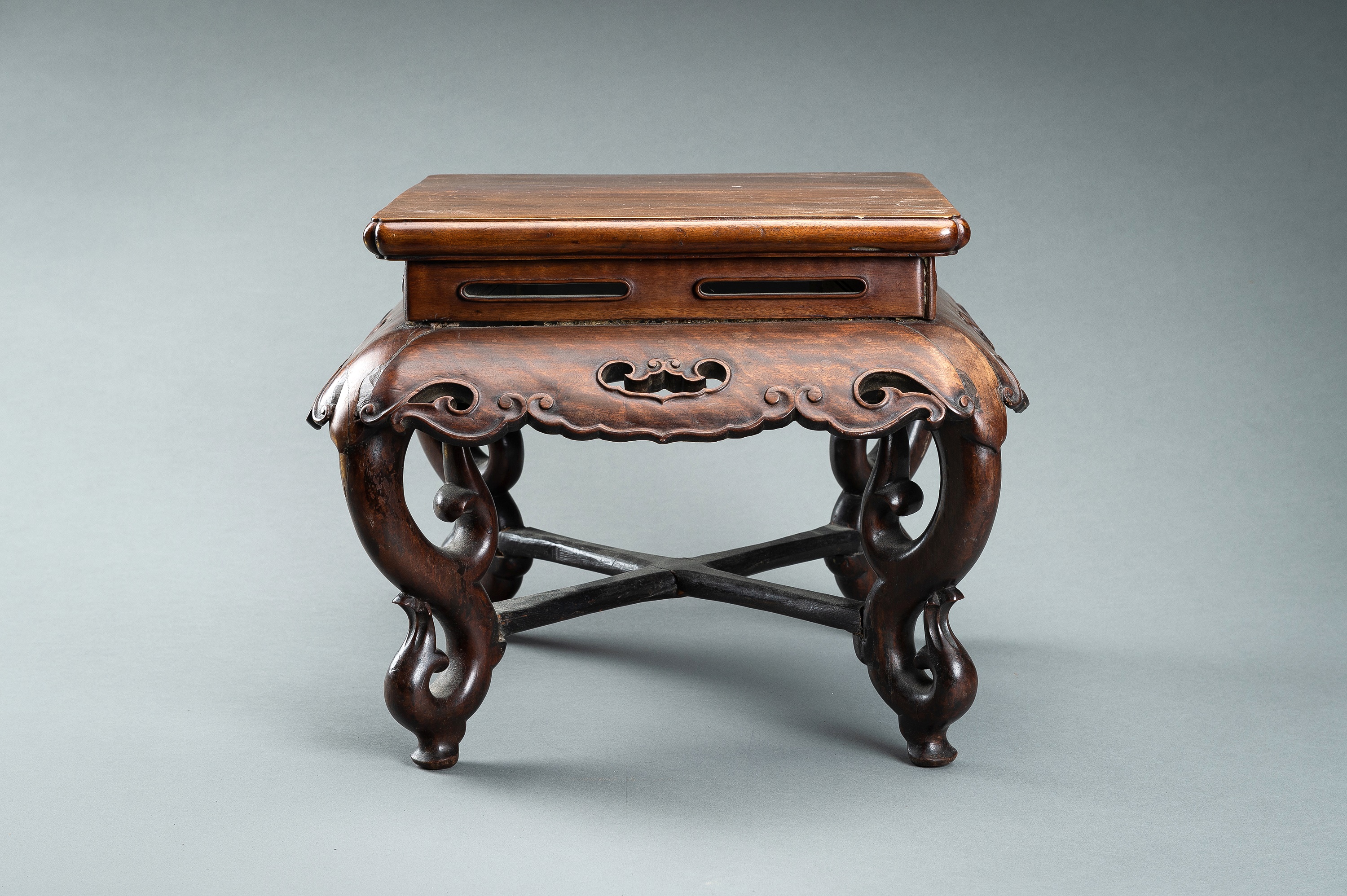 A HARDWOOD DISPLAY STAND, QING - Image 11 of 14