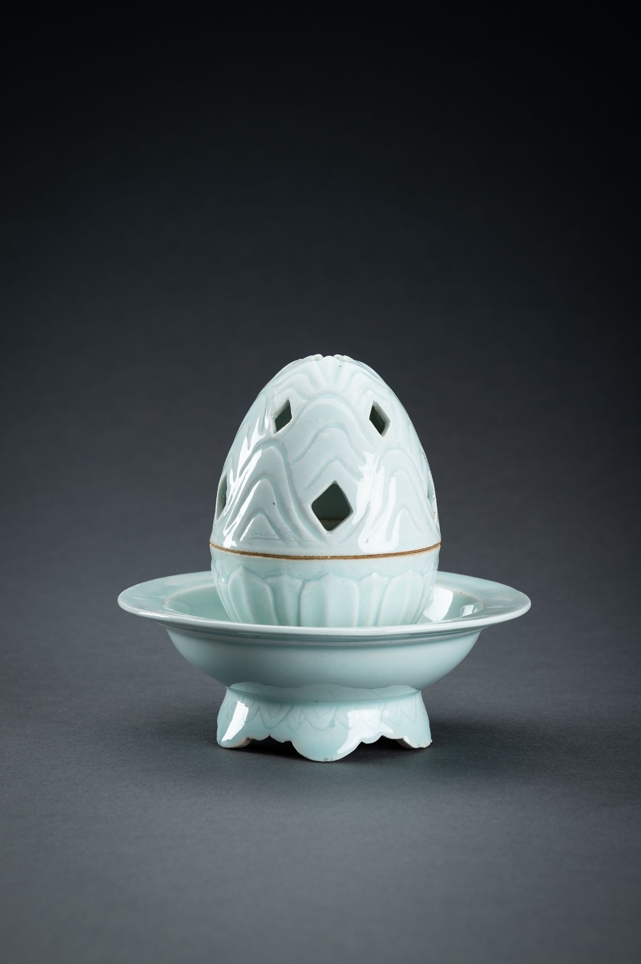 A FINE SONG STYLE QINGBAI GLAZE PORCELAIN INCENSE BURNER - Image 8 of 12