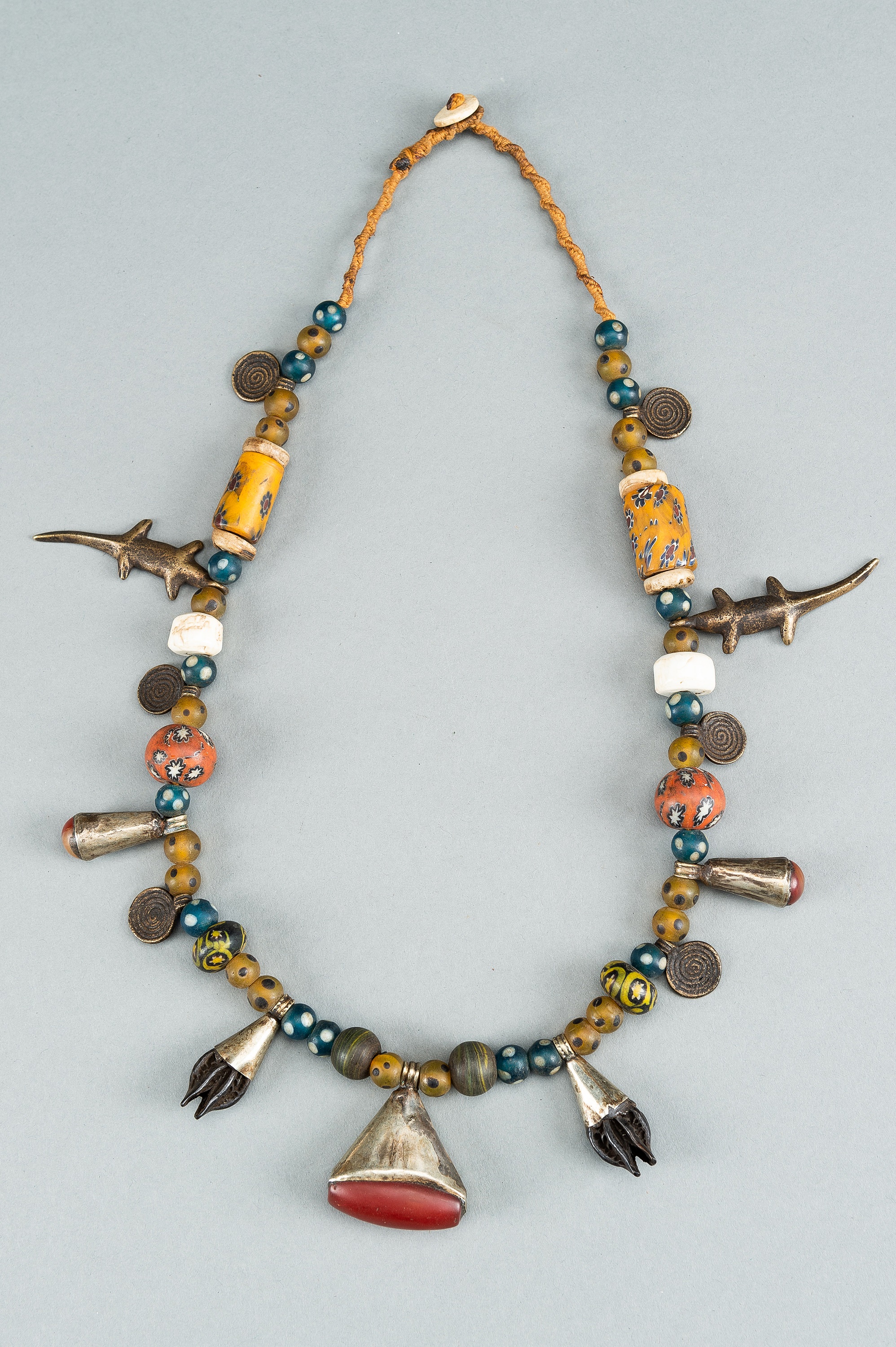 A NAGALAND MULTI-COLORED GLASS, BRASS AND SHELL NECKLACE, c. 1900s - Image 17 of 17