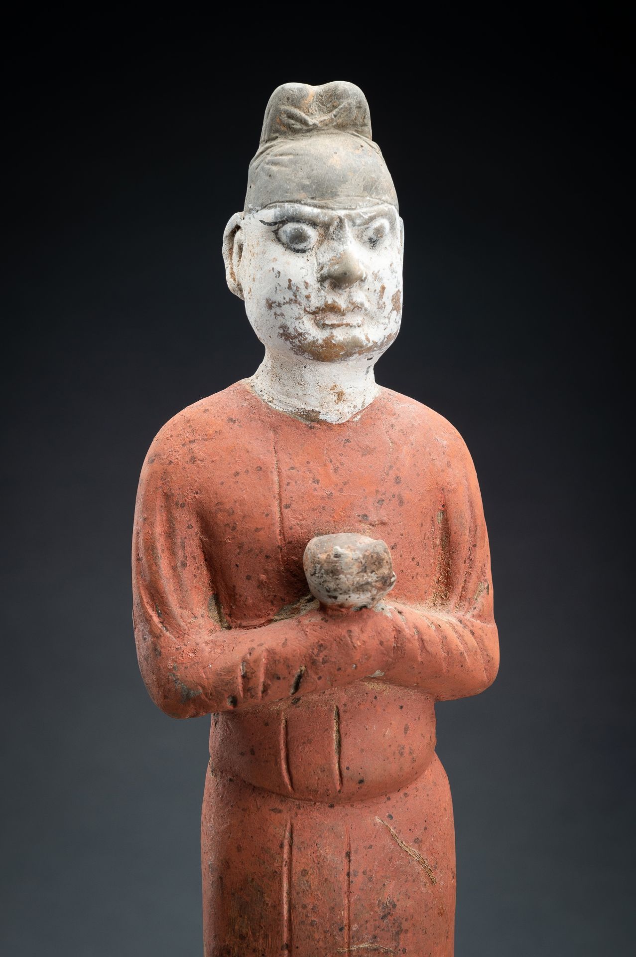 A RARE POTTERY FIGURE OF A COURT SERVANT, TANG DYNASTY - Image 5 of 13