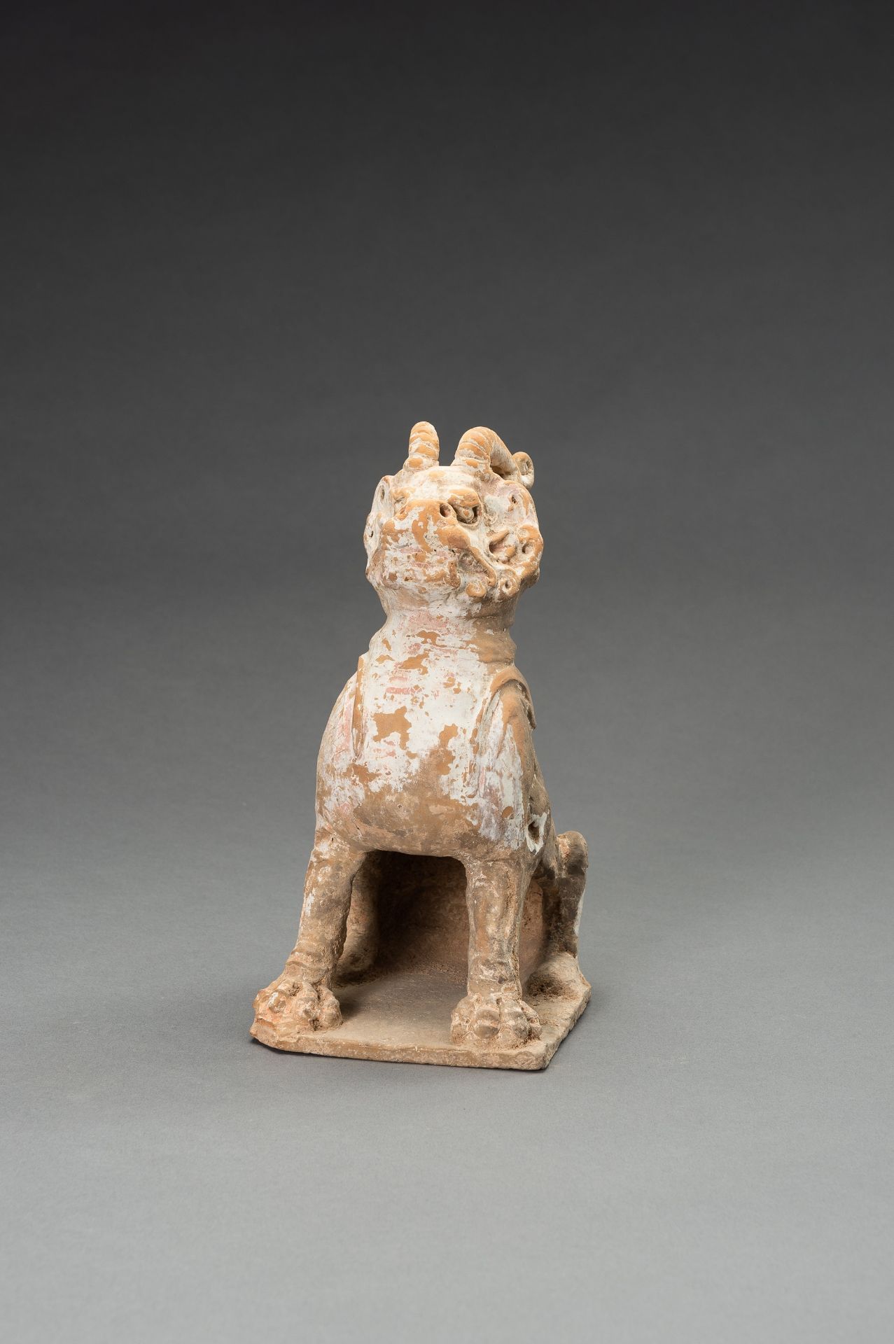 A POTTERY FIGURE OF A HORNED GUARDIAN BEAST, TANG DYNASTY OR EARLIER - Image 10 of 13