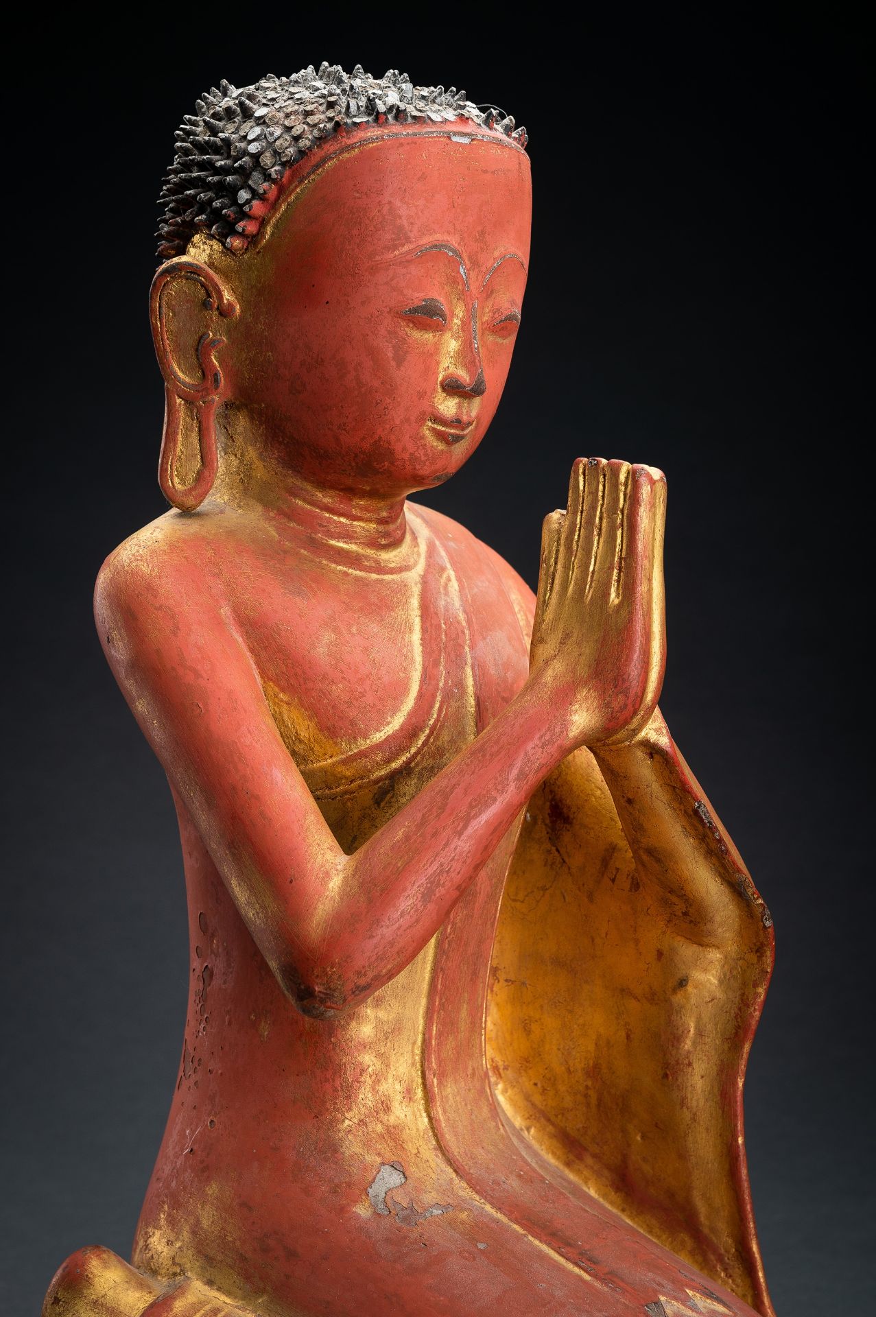 A BURMESE LACQUERED PAPER MACHE FIGURE OF A MONK, 18th - 19th CENTURY - Image 6 of 15