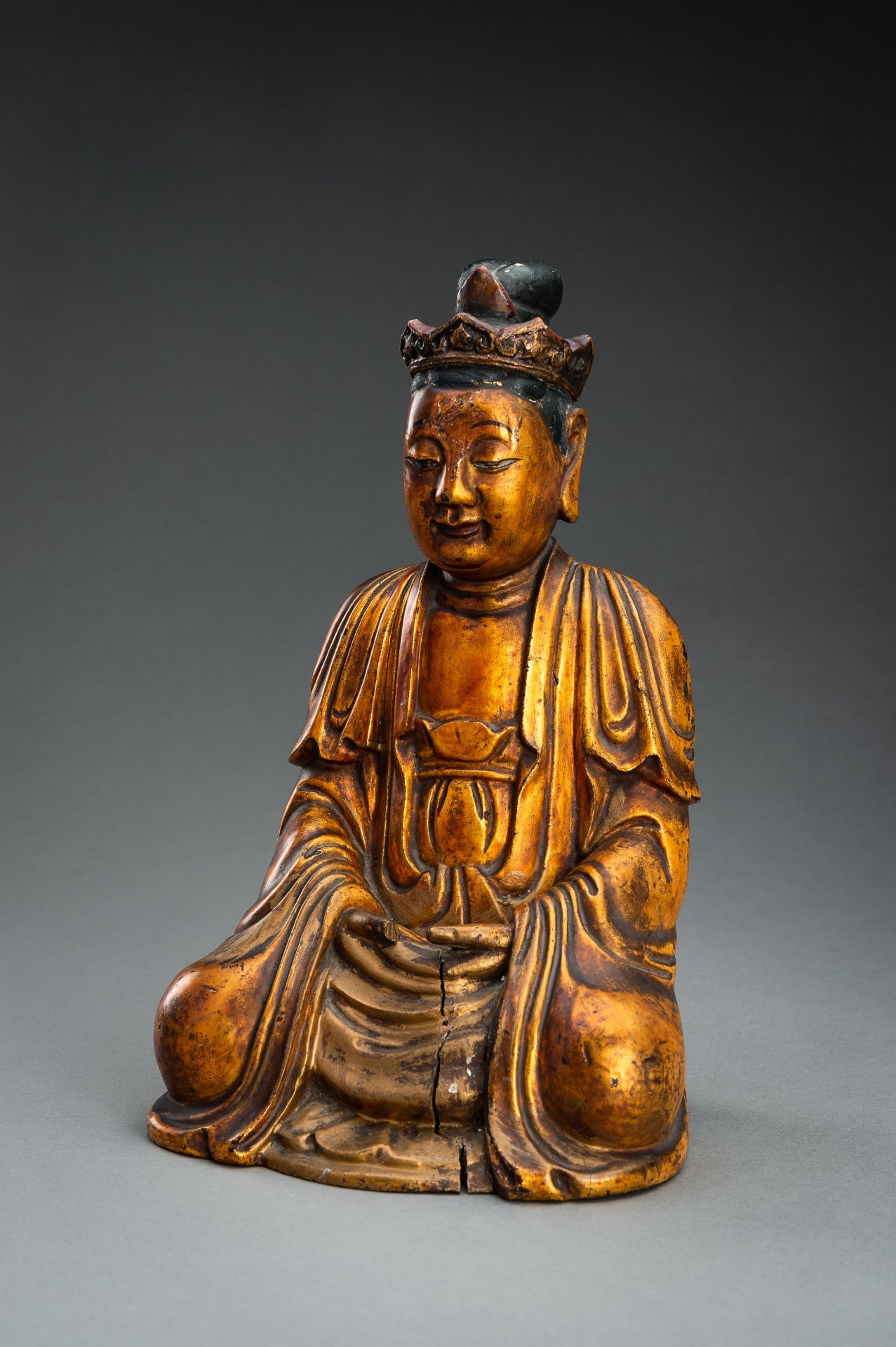 A GILT-LACQUERED WOOD FIGURE OF BUDDHA, 18TH-19TH CENTURY - Image 7 of 12