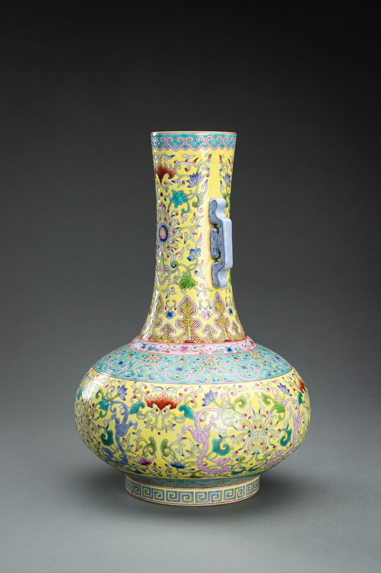 A YELLOW-GROUND FAMILLE ROSE VASE, REPUBLIC PERIOD - Image 5 of 13