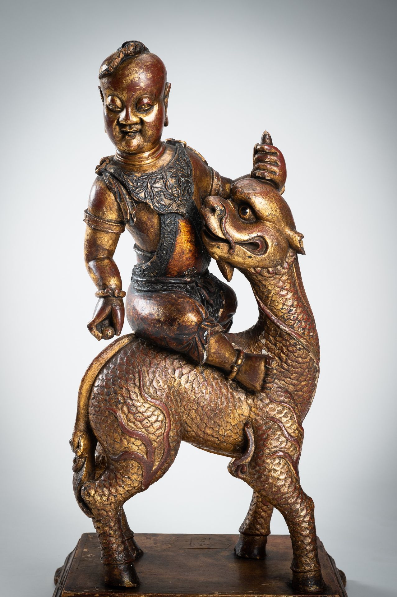 A VERY LARGE GILT-LACQUERED WOOD STATUE OF YOUNG BUDDHA RIDING QILIN - Image 8 of 19
