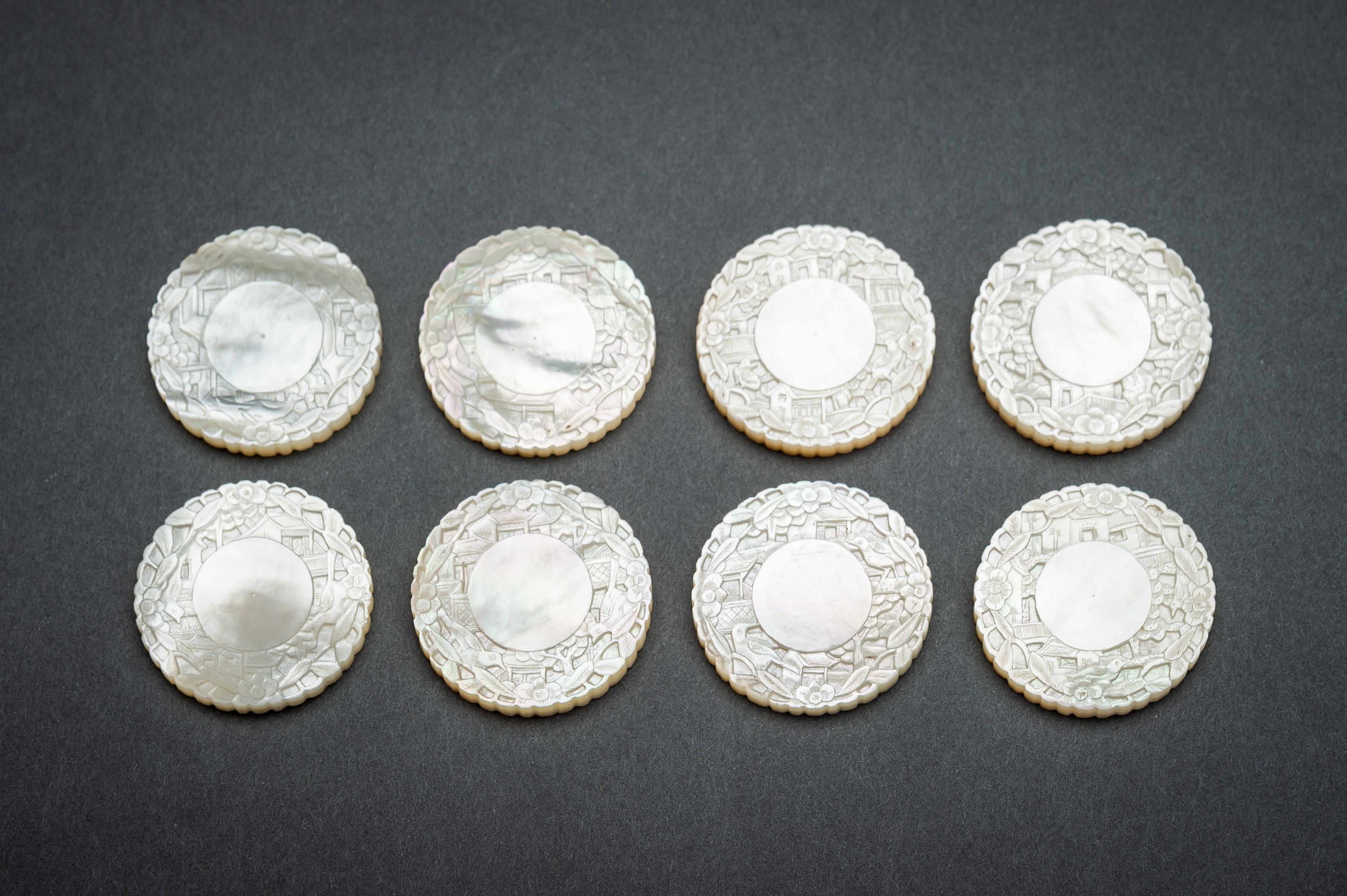 A SET OF 14 MOTHER OF PEARL GAMING TOKENS - Image 6 of 9