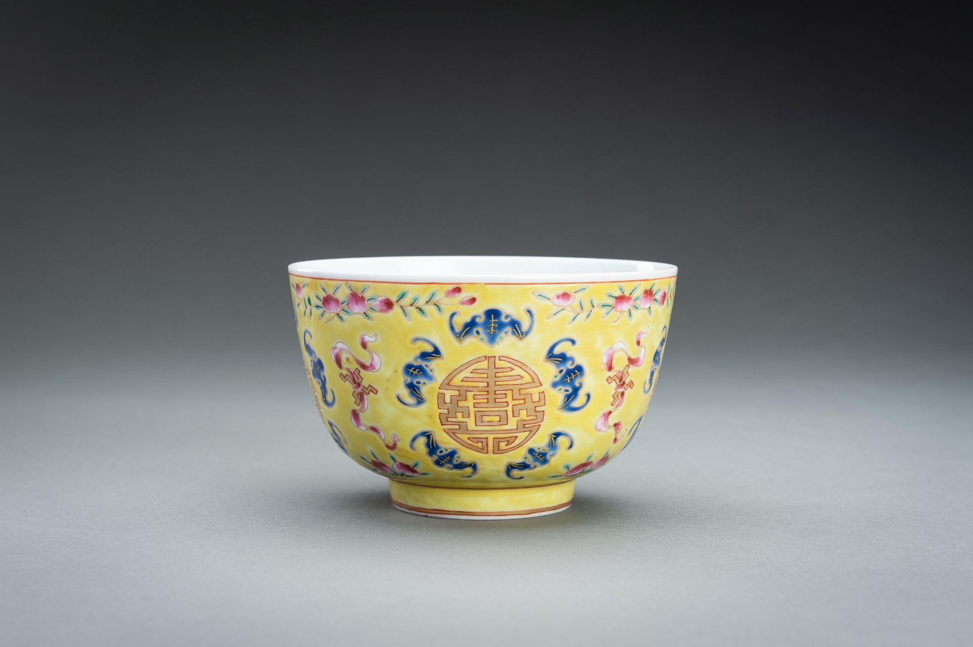 AN ENAMELED 'LOTUS AND SHOU' BOWL, TONGZHI MARK AND PROBABLY OF THE PERIOD - Image 3 of 11