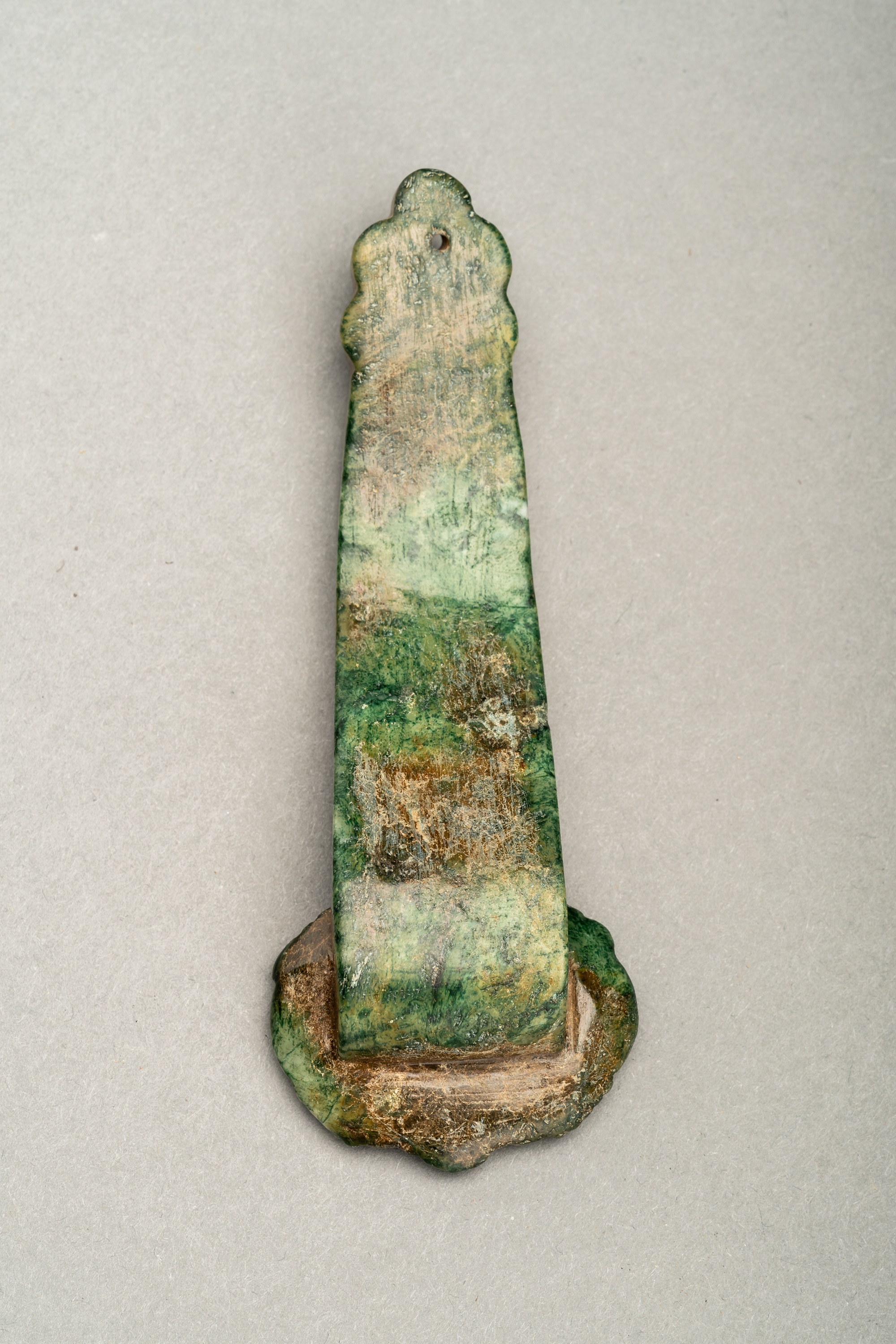 A SMALL HARDSTONE `RUYI SCEPTERÂ´ PENDANT, c 1920s - Image 12 of 12