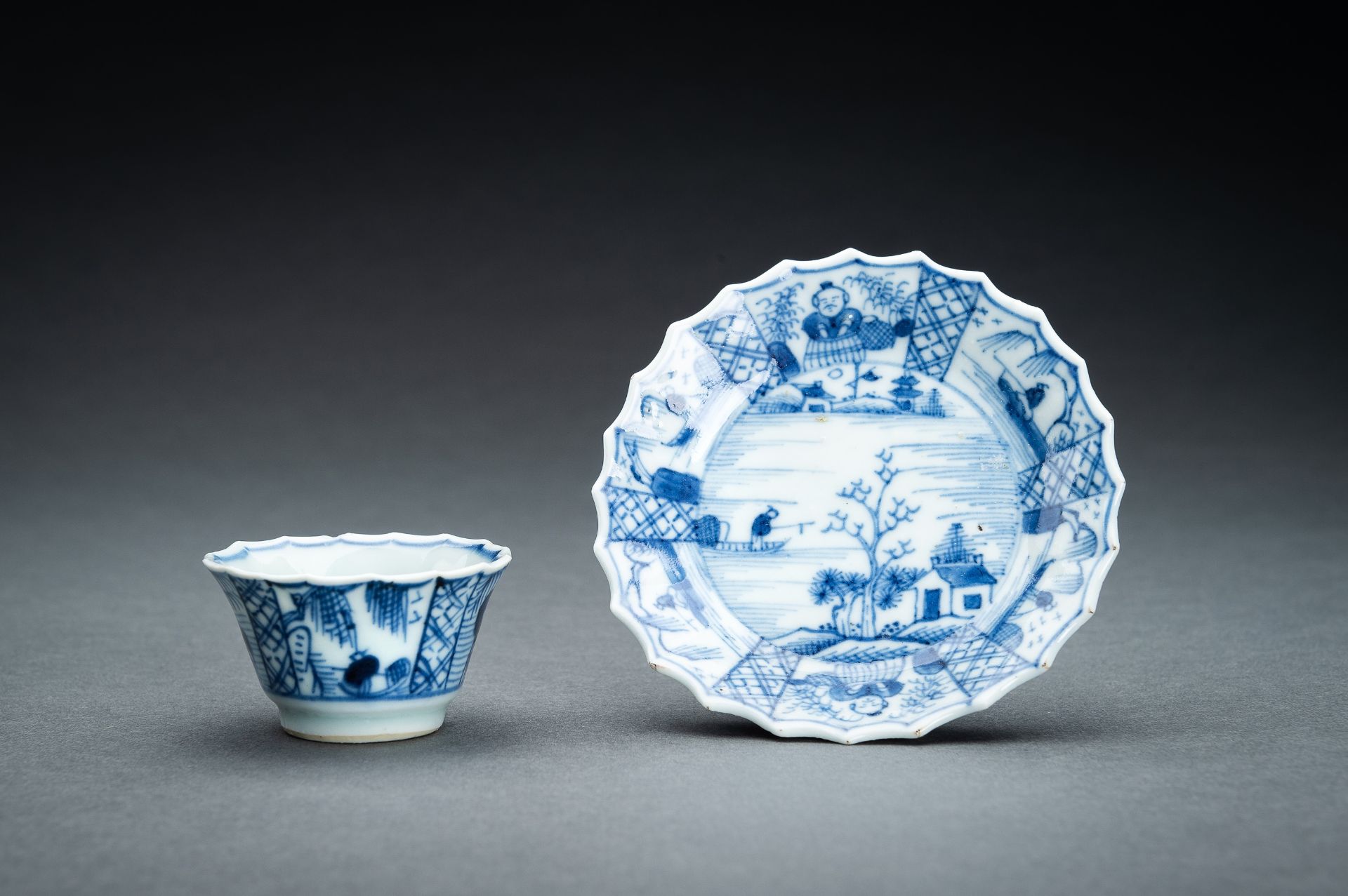 A GROUP OF FOUR MINIATURE PORCELAIN ITEMS - Image 5 of 16