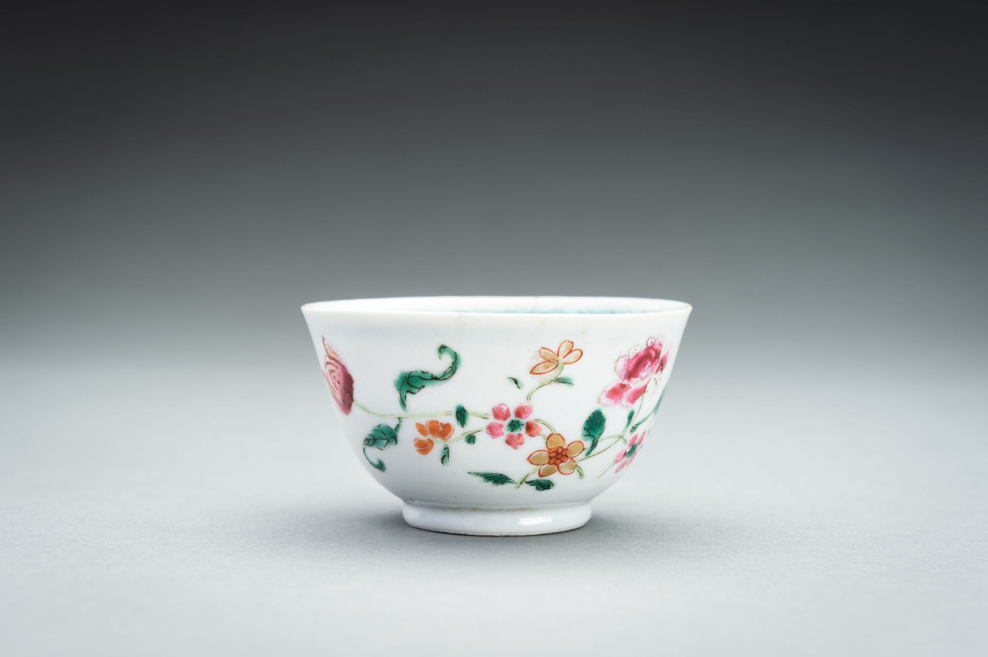 A FAMILLE ROSE PORCELAIN TEA BOWL, 18th CENTURY - Image 3 of 12