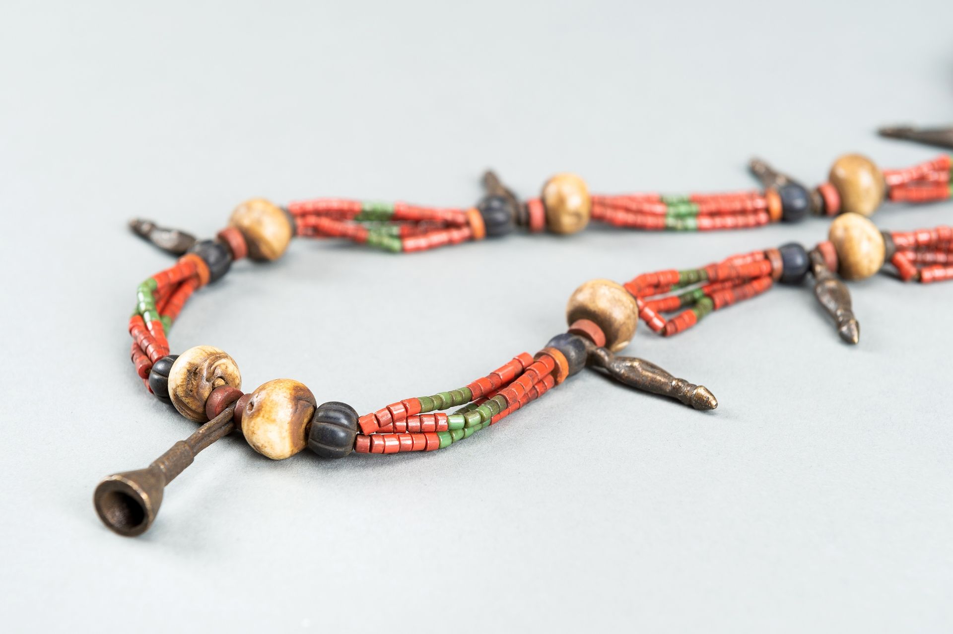 A NAGALAND MULTI-COLORED GLASS, BRASS AND SHELL NECKLACE, c. 1900s - Image 7 of 9