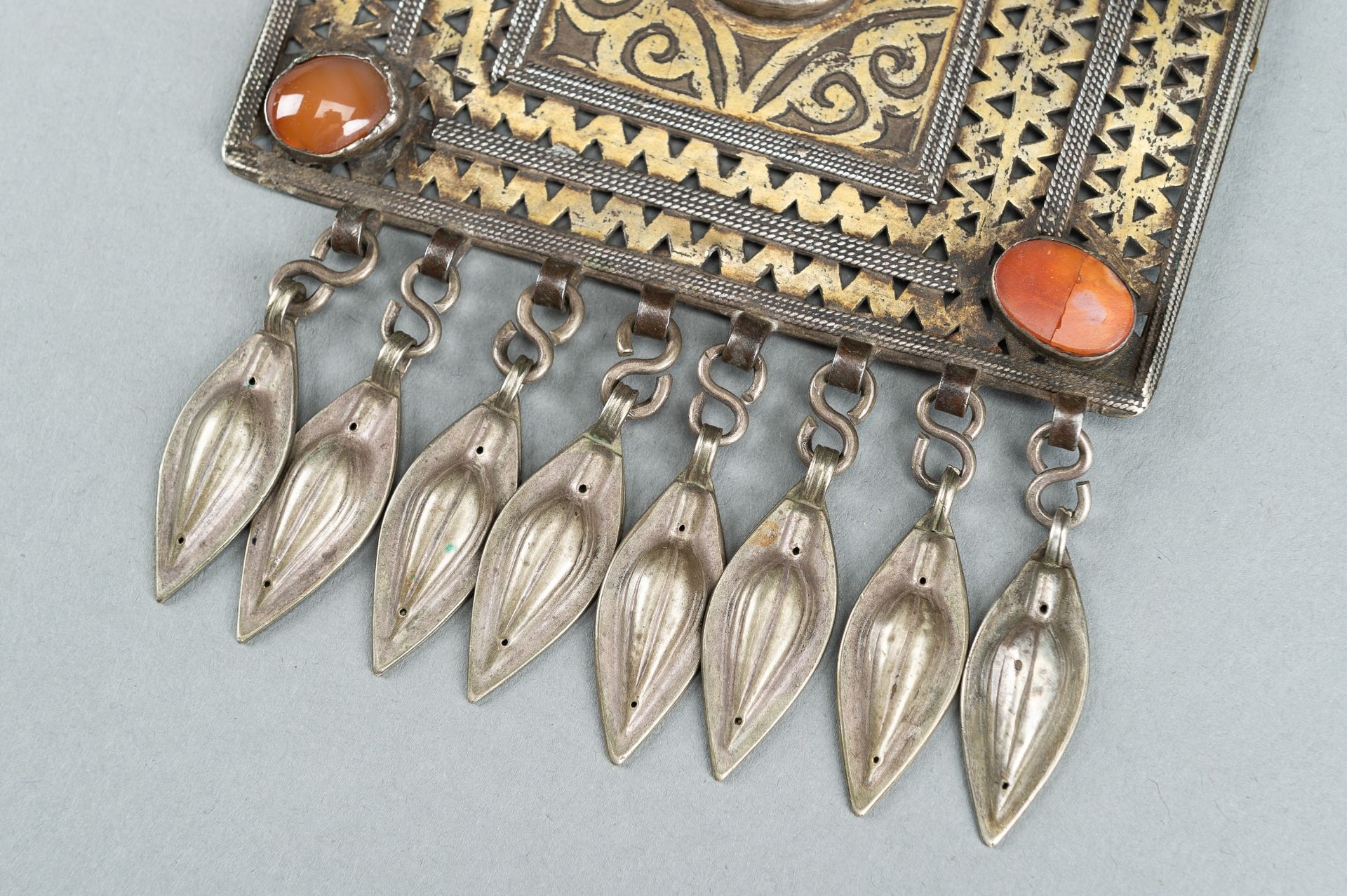 A TURKOMAN METAL AND CARNELIAN CHEST ORNAMENT, c. 1900s - Image 8 of 10