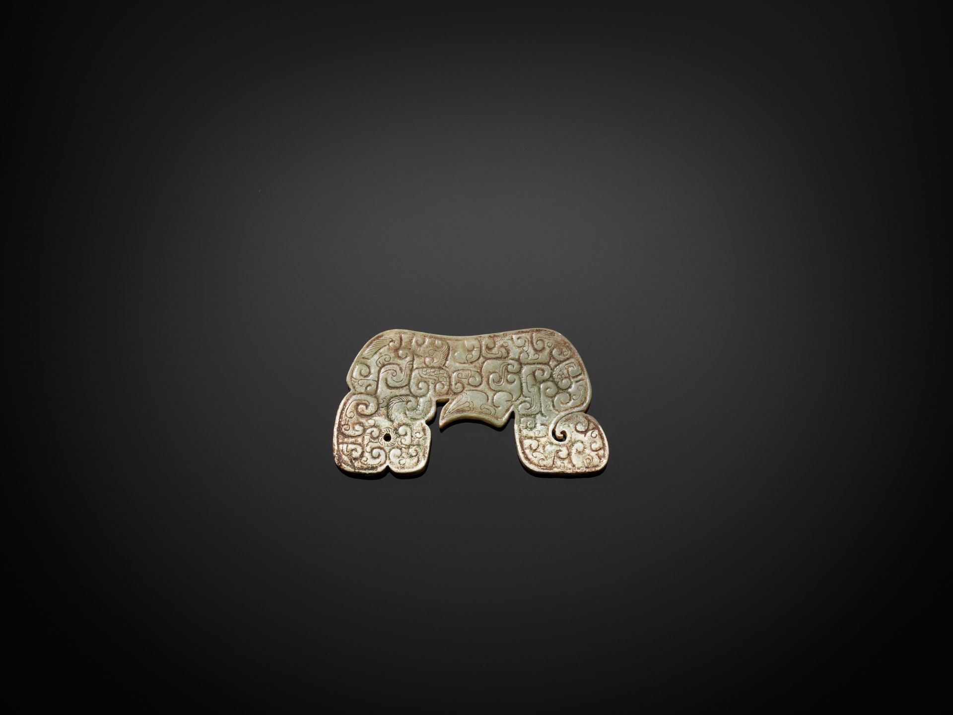 A TIGER-SHAPED PENDANT, SPRING AND AUTUMN PERIOD - Image 5 of 7