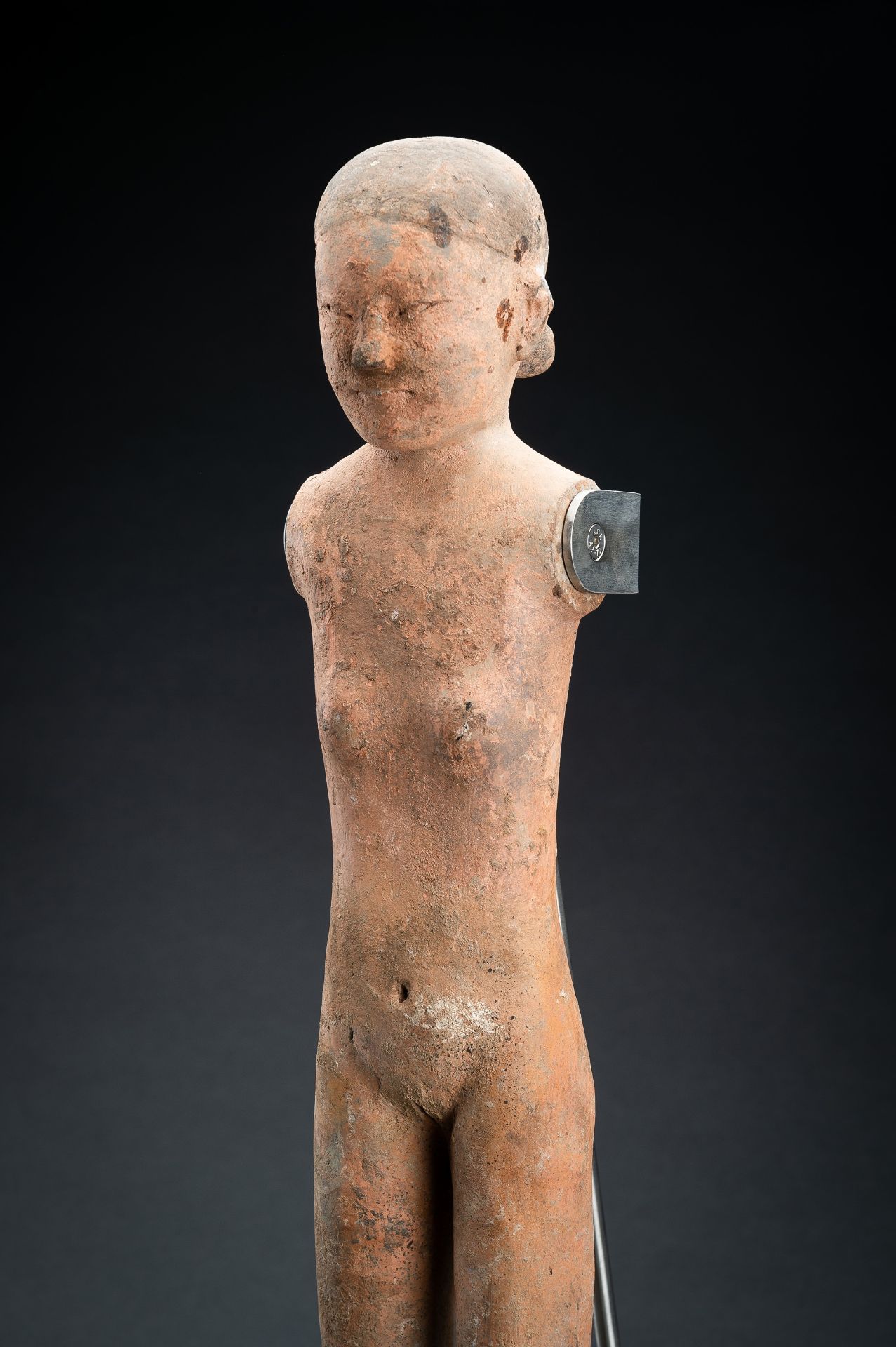 A RARE POTTERY FIGURE OF A FEMALE, WESTERN HAN - Image 5 of 16