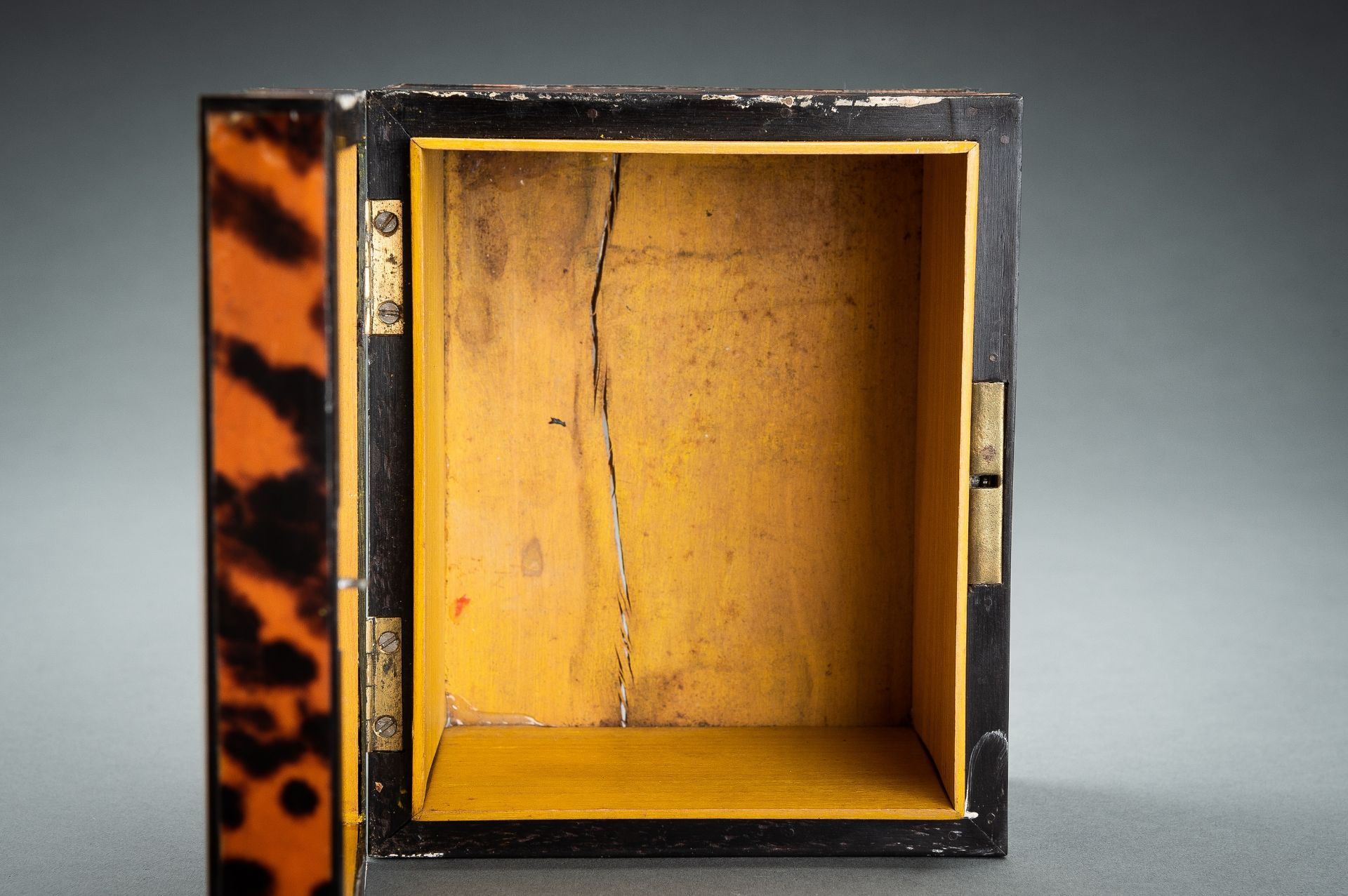 A 'TORTOISESHELL IMITATION' BOX, c. 1920s - Bild 15 aus 16