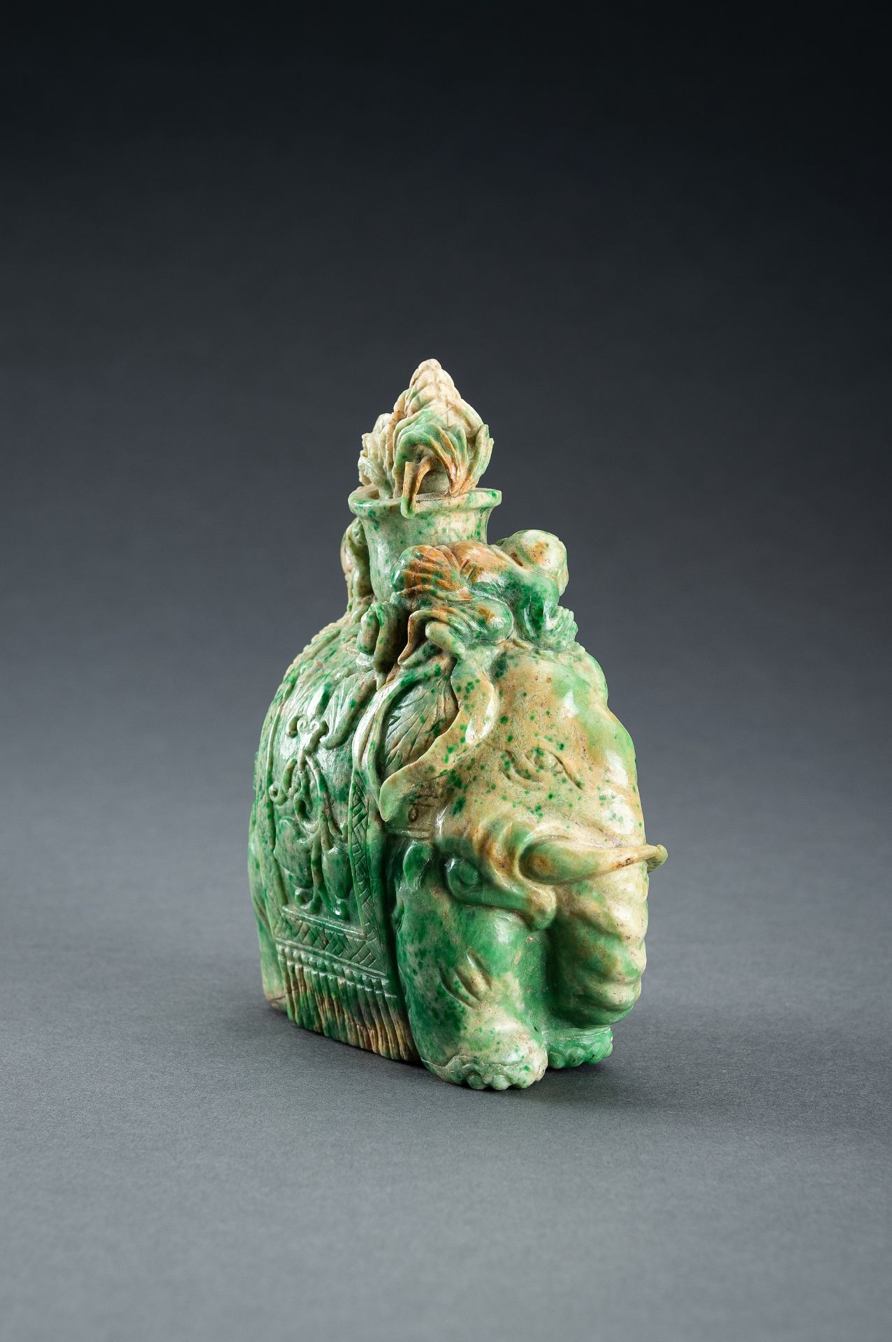 A JADEITE CARVING OF AN ELEPHANT AND BOYS, REPUBLIC PERIOD - Bild 10 aus 14