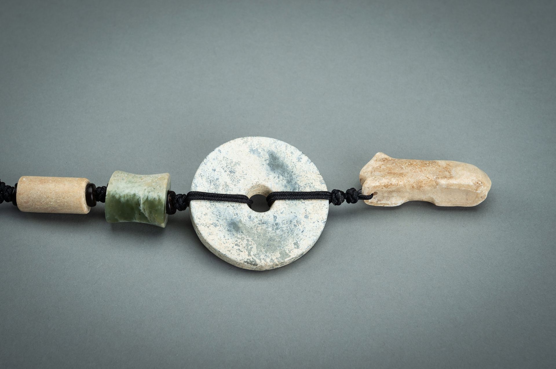 A PENDANT WITH JADE AND HARDSTONE ORNAMENTS, QING - Image 10 of 13