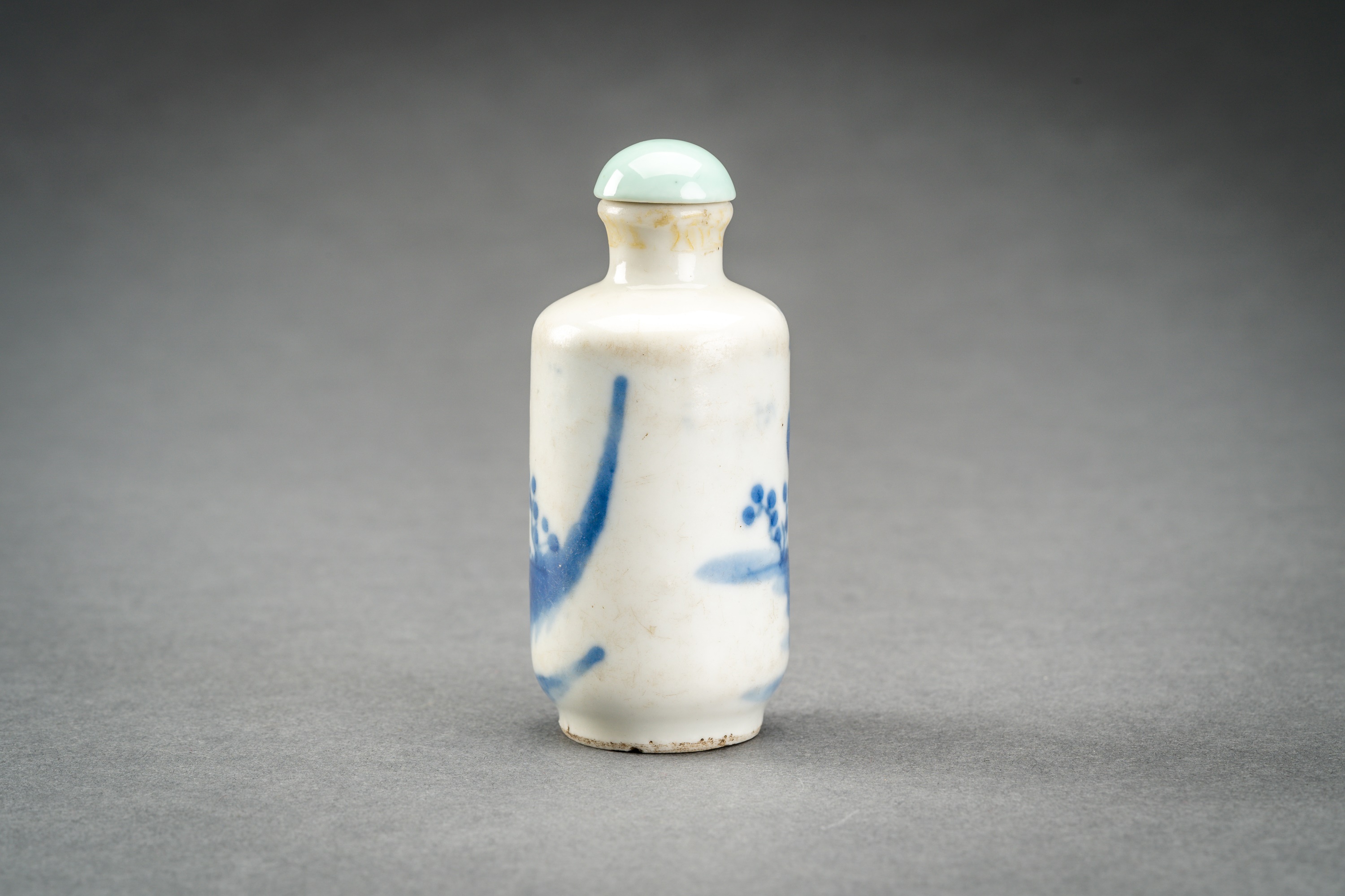 A BLUE AND WHITE PORCELAIN SNUFF BOTTLE, 19TH CENTURY - Image 5 of 7