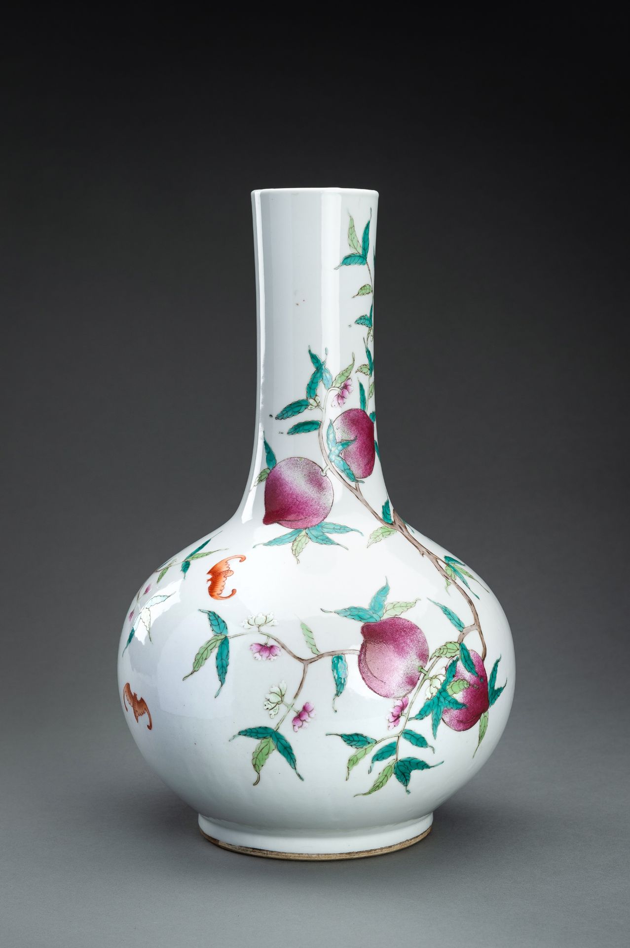 A FAMILLE ROSE 'NINE PEACHES' PORCELAIN VASE, TIANQIUPING - Bild 2 aus 11