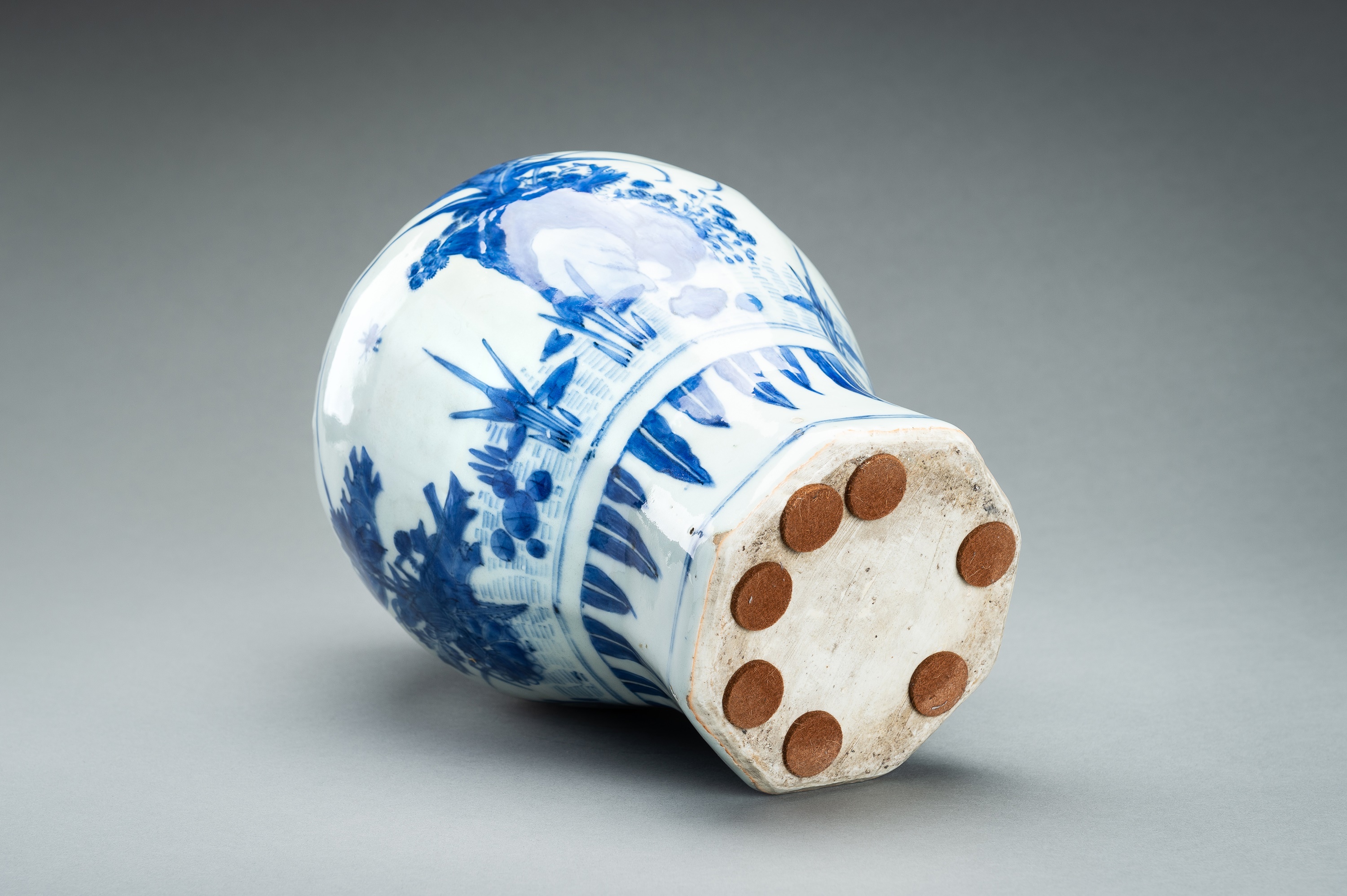 A BLUE AND WHITE PORCELAIN 'BIRDS AND FLOWERS' VASE, QING - Image 13 of 14