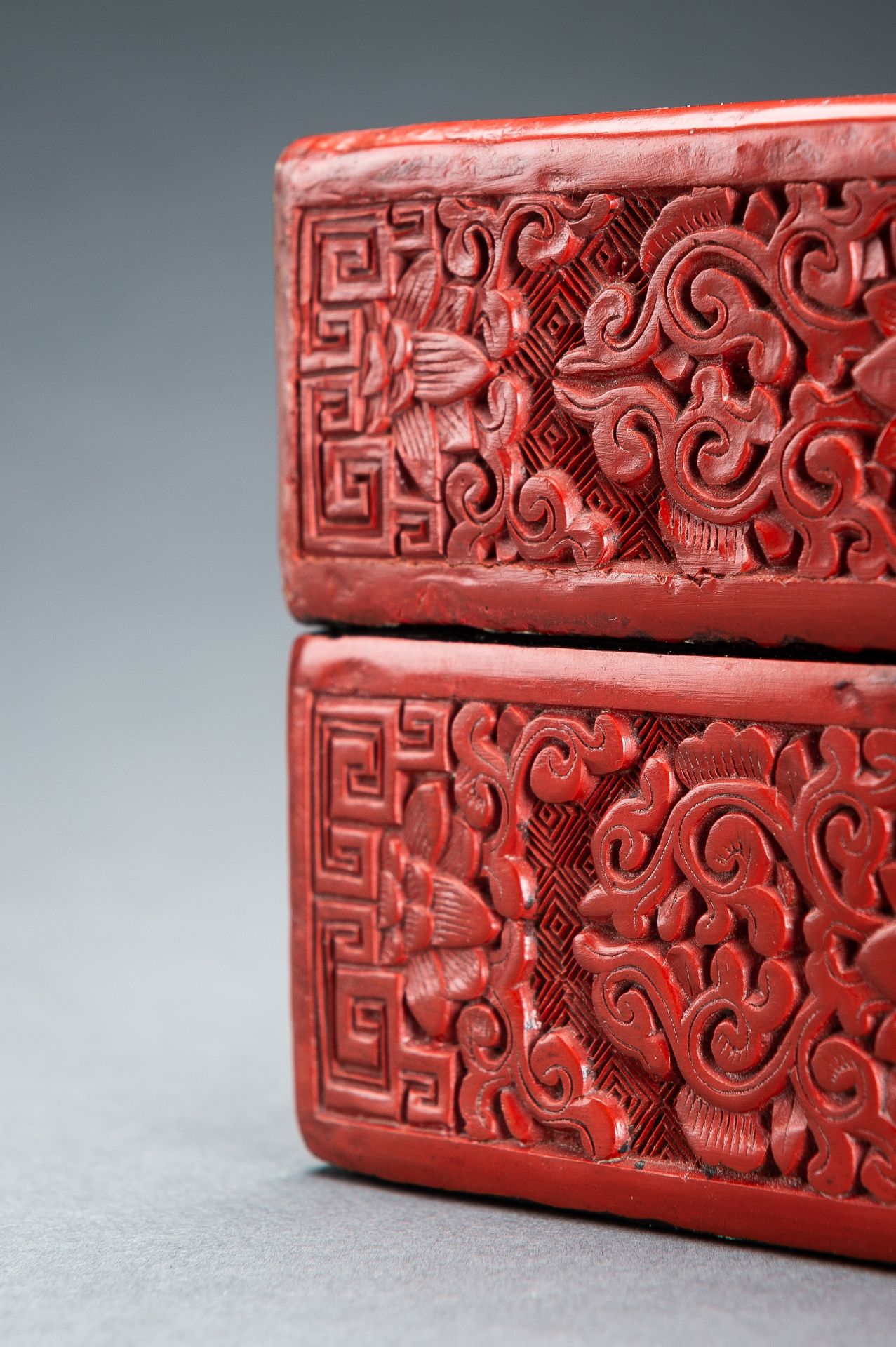 A CINNABAR LACQUER 'SCHOLAR' BOX AND COVER, REPUBLIC PERIOD - Bild 7 aus 20