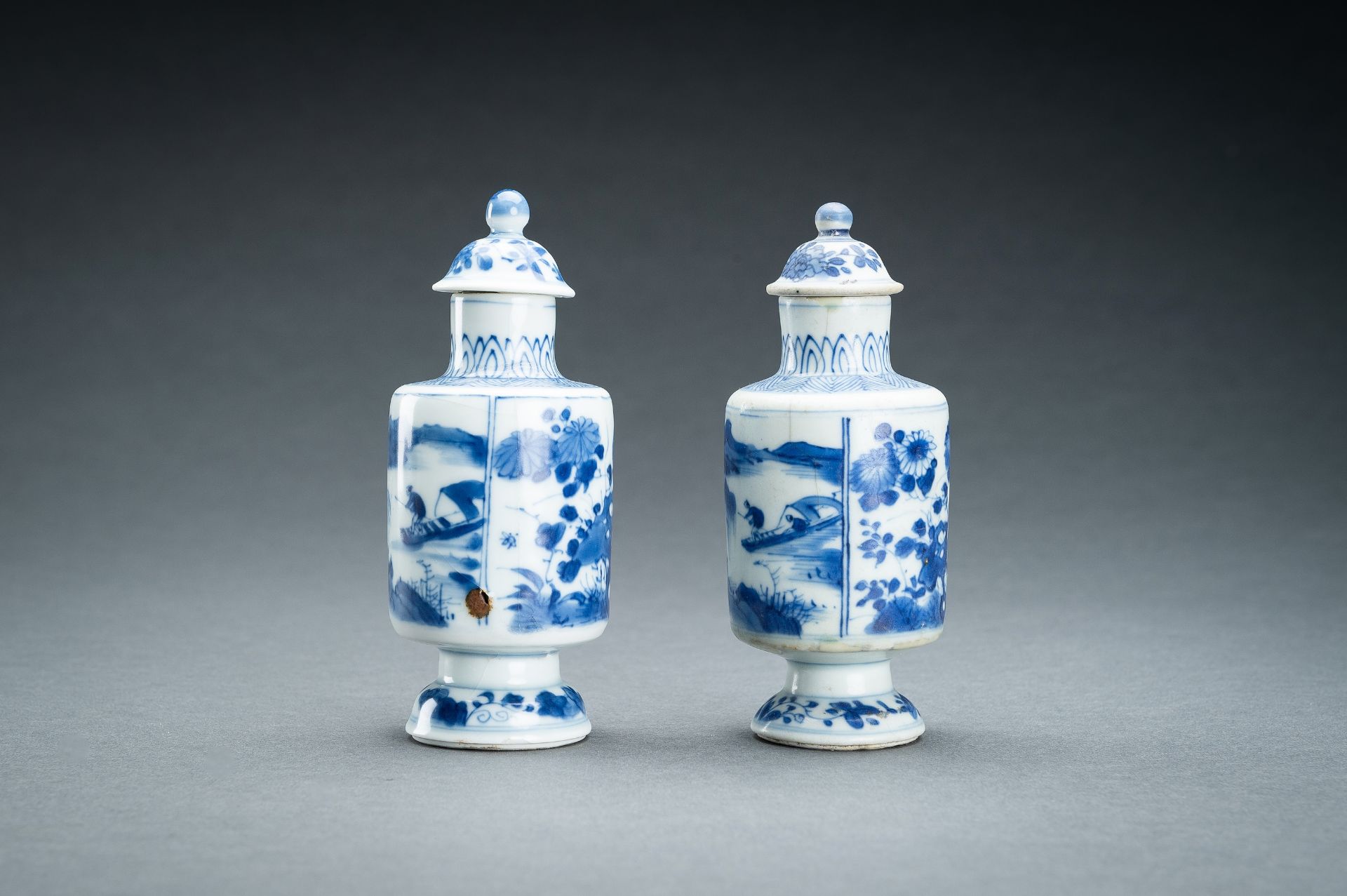 TWO BLUE AND WHITE PORCELAIN VASES WITH COVERS, 17th CENTURY - Bild 6 aus 15