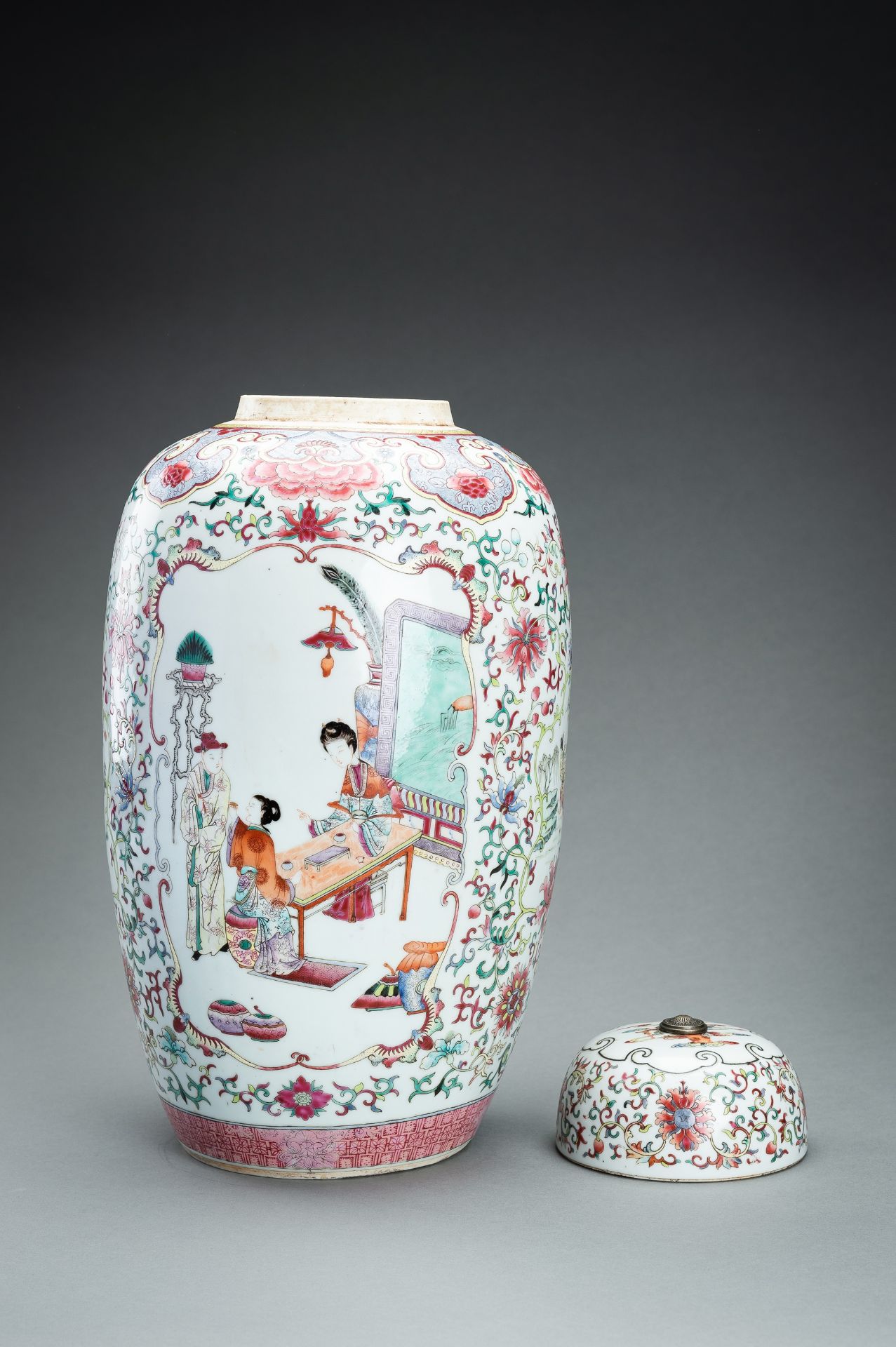 A LARGE FAMILLE ROSE PORCELAIN VASE AND COVER, QING - Image 10 of 18