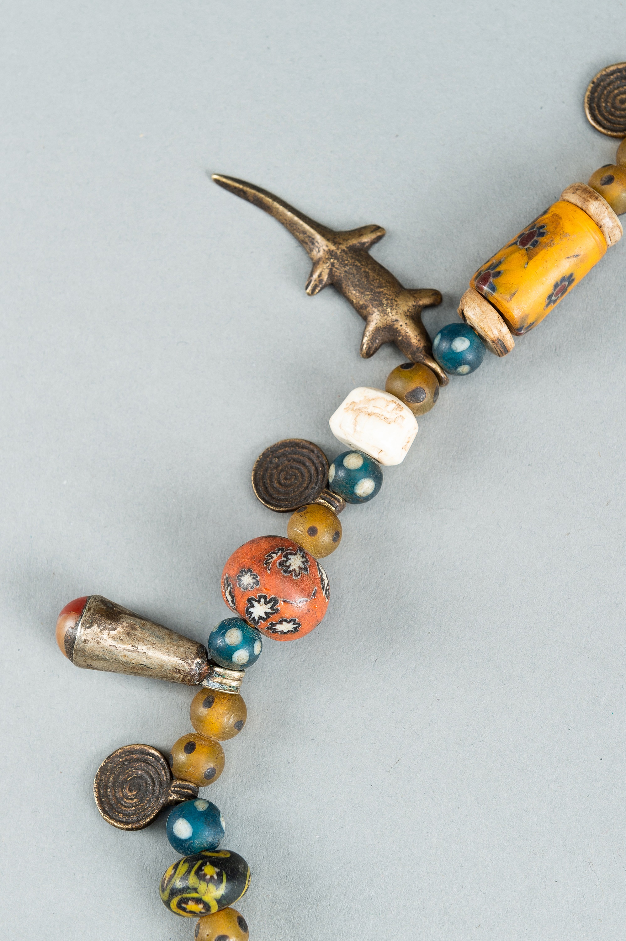 A NAGALAND MULTI-COLORED GLASS, BRASS AND SHELL NECKLACE, c. 1900s - Image 11 of 17