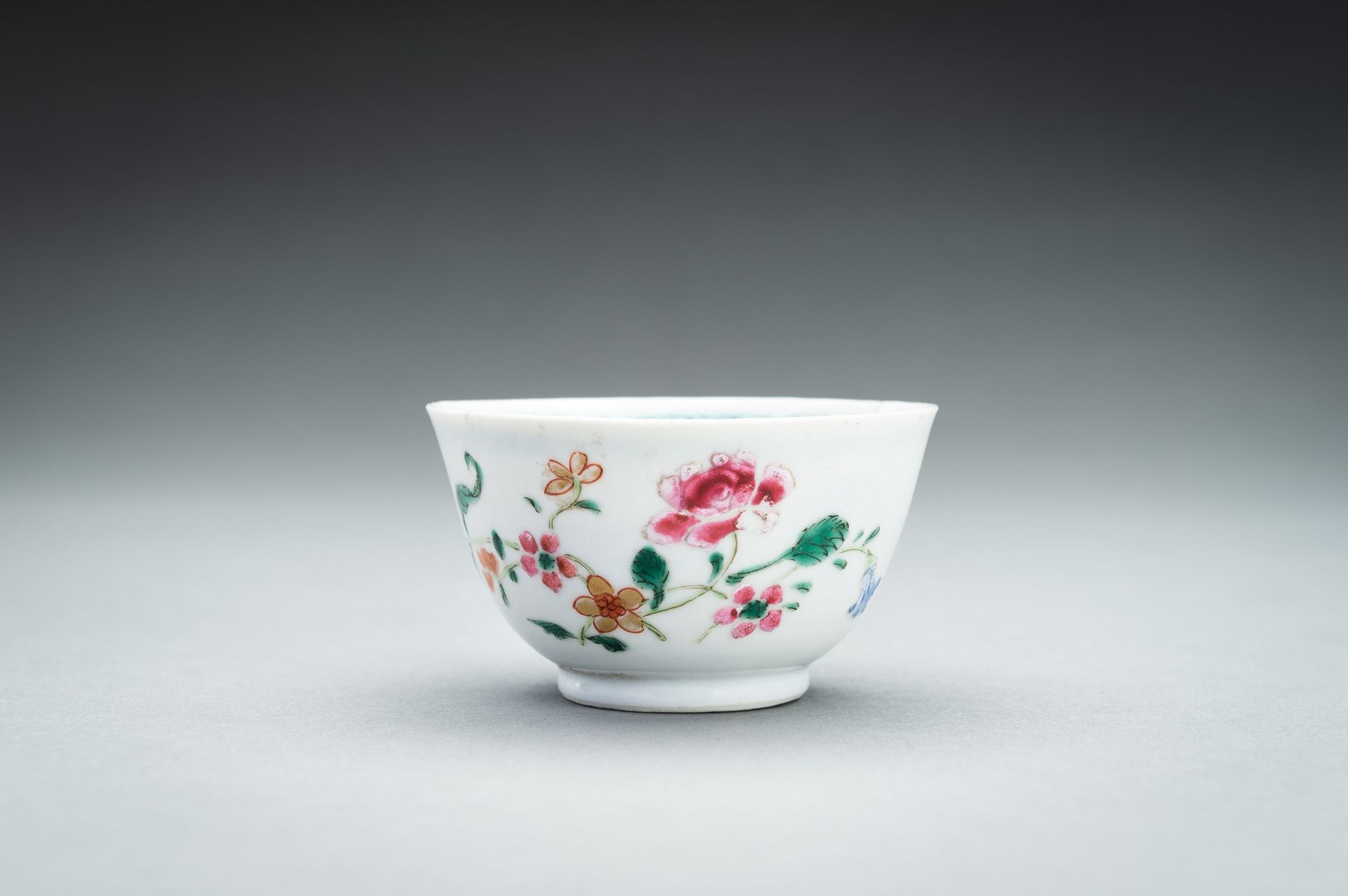 A FAMILLE ROSE PORCELAIN TEA BOWL, 18th CENTURY - Image 2 of 12