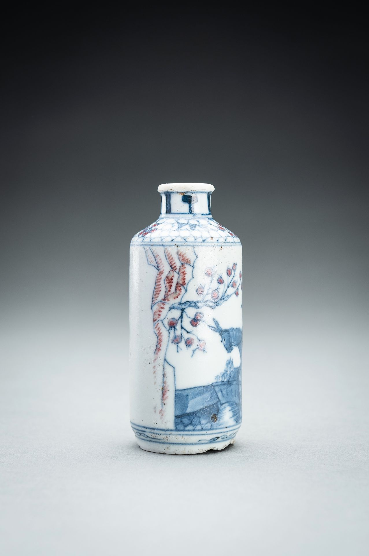 A BLUE AND IRON-RED 'MENG HAORAN' SNUFF BOTTLE, QING - Image 5 of 11