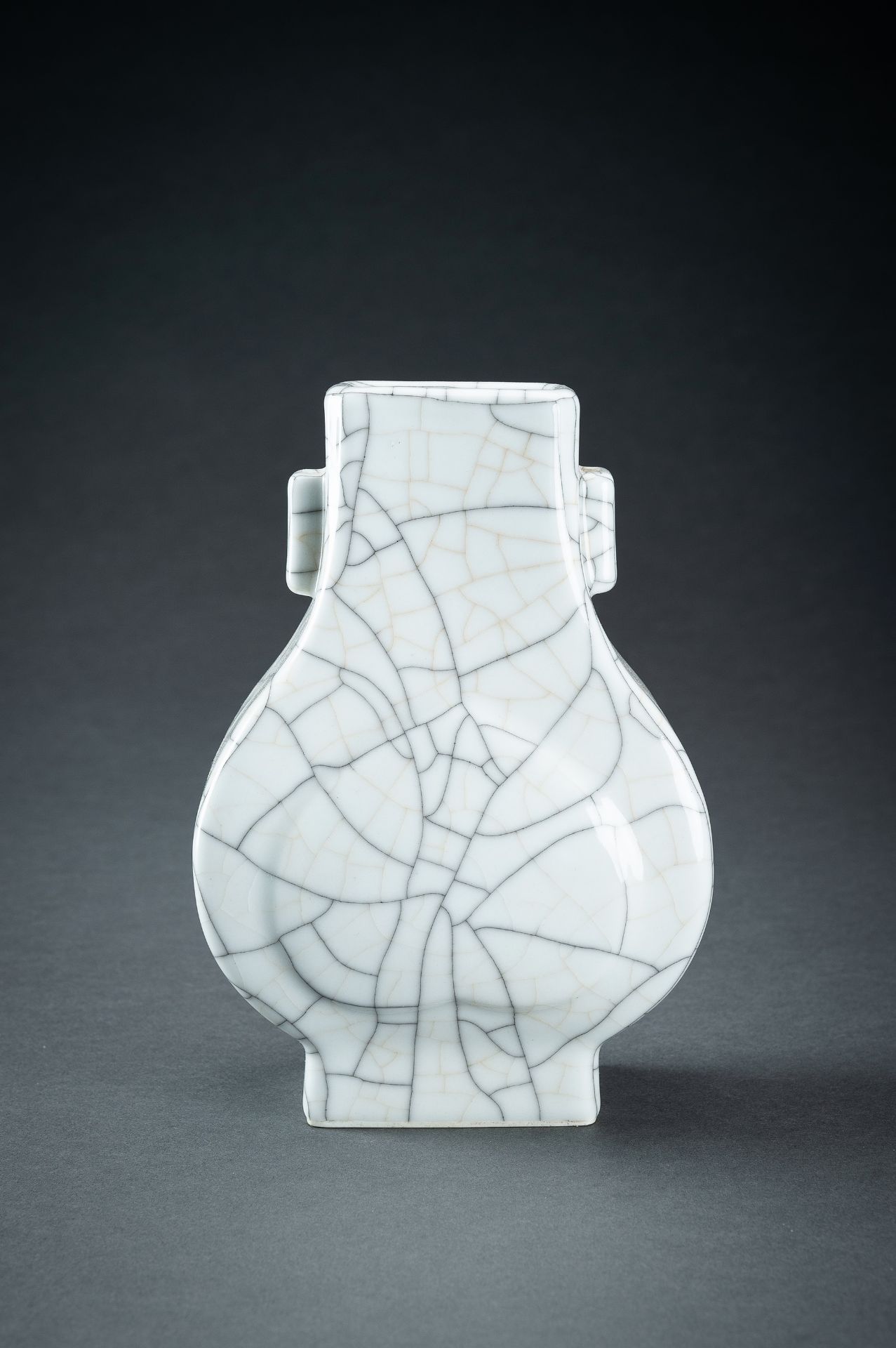A GUAN-TYPE CRACKLED 'PEACH' VASE, HU, c. 1920s - Image 10 of 13