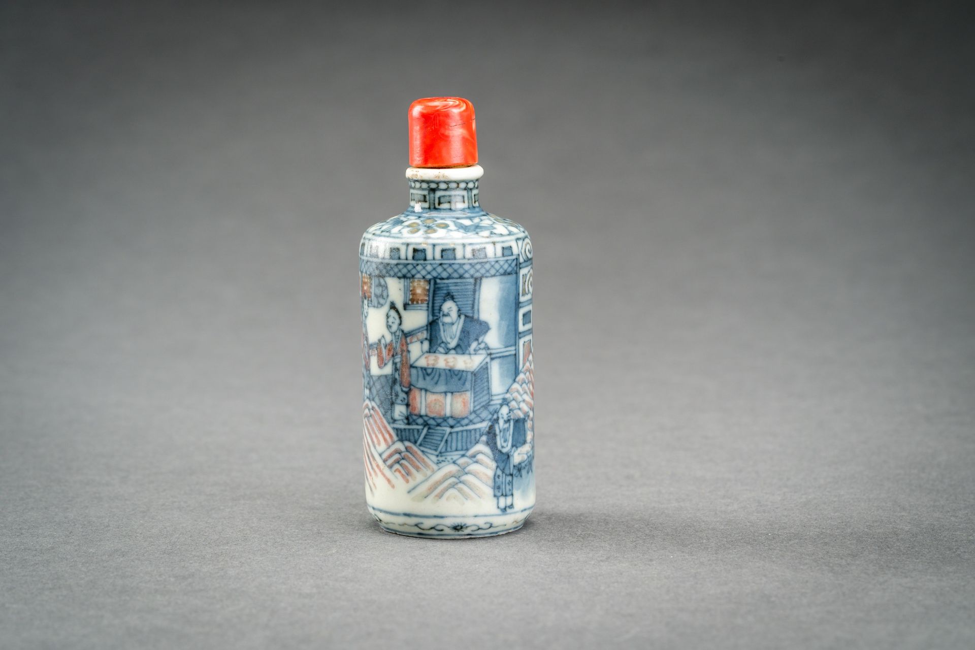 A BLUE, WHITE AND IRON RED PORCELAIN SNUFF BOTTLE, QING DYNASTY - Image 6 of 8