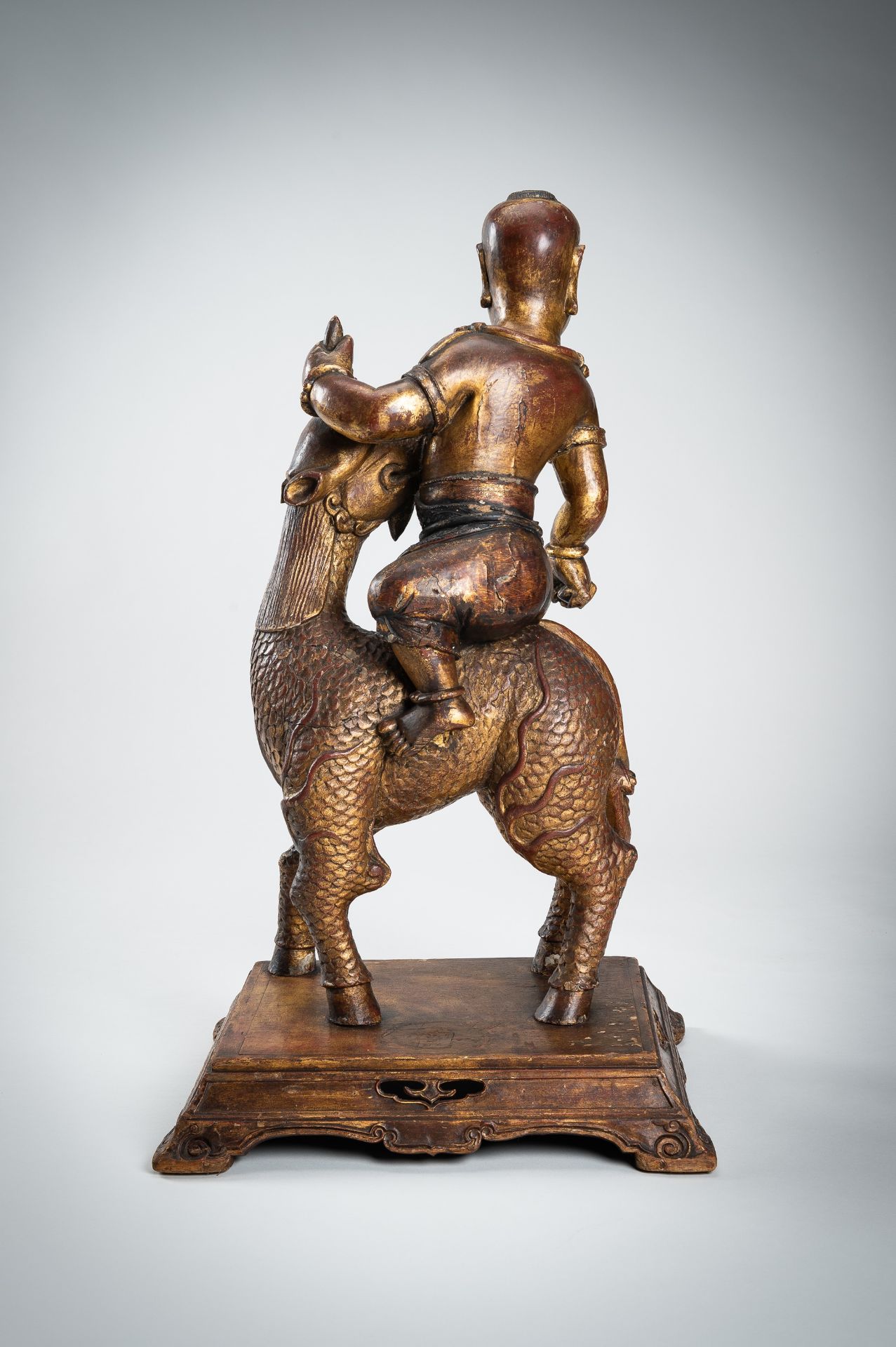 A VERY LARGE GILT-LACQUERED WOOD STATUE OF YOUNG BUDDHA RIDING QILIN - Image 17 of 19