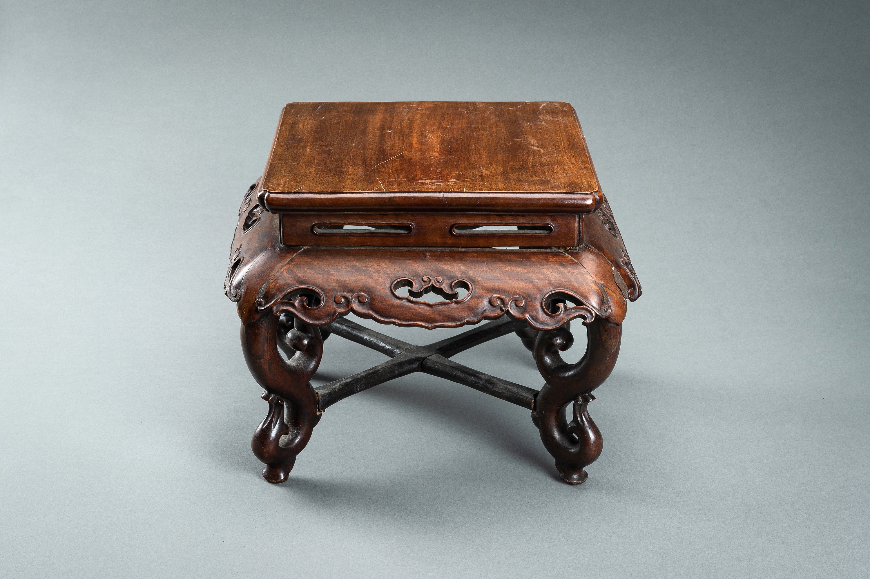 A HARDWOOD DISPLAY STAND, QING - Image 8 of 14