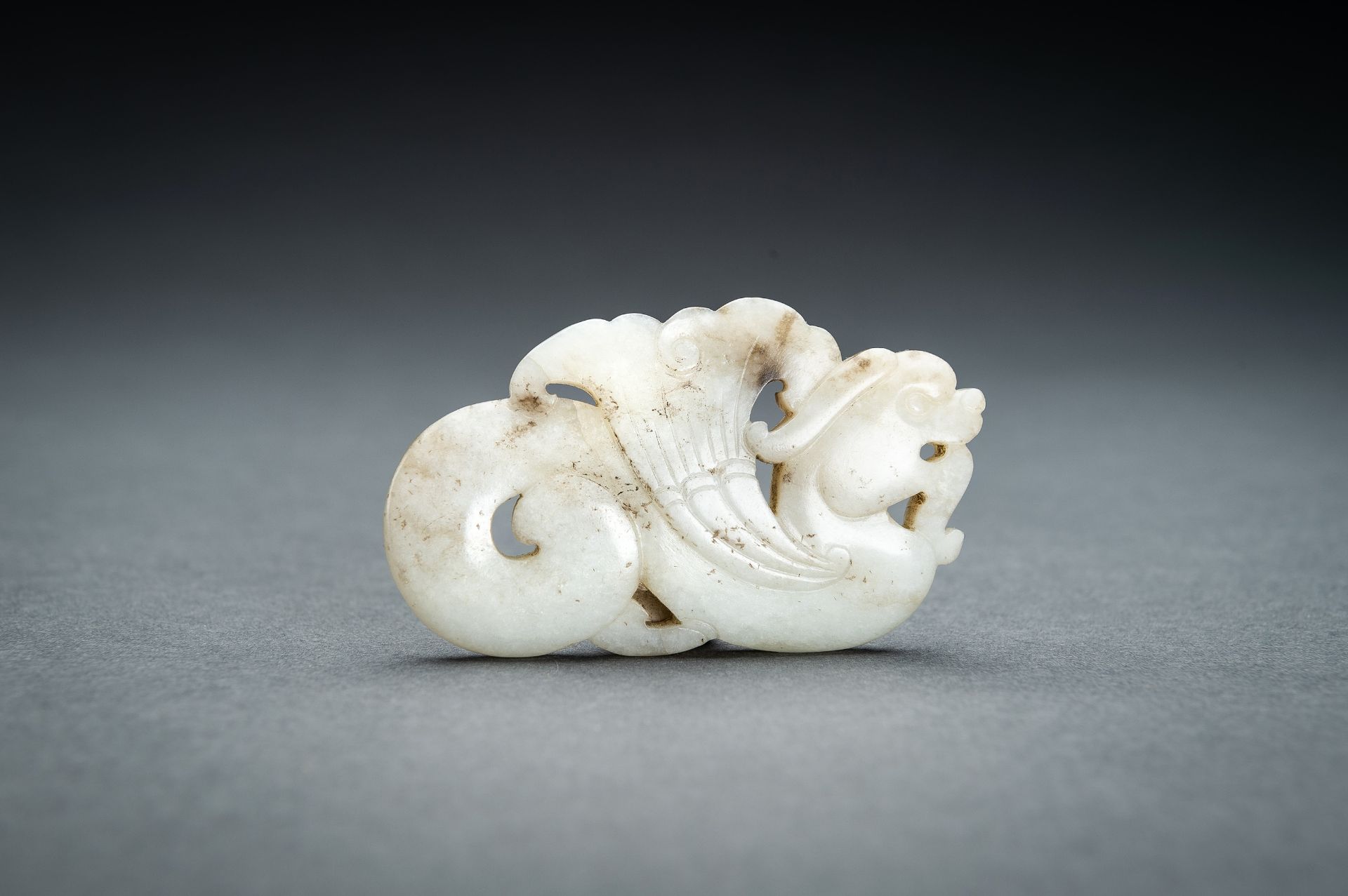 A LOT WITH THREE JADE PENDANTS, QING - Image 7 of 12