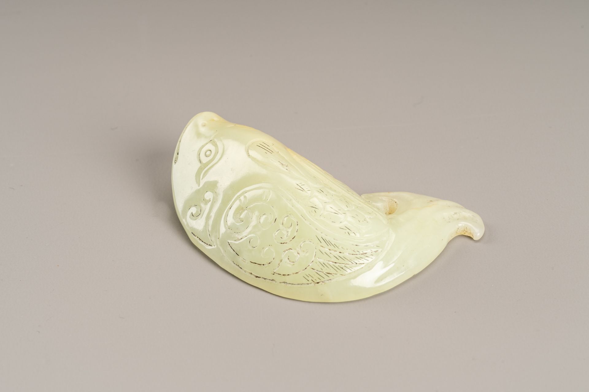 A CELADON JADE `FISHÂ´ PENDANT, c. 1920s - Image 2 of 7