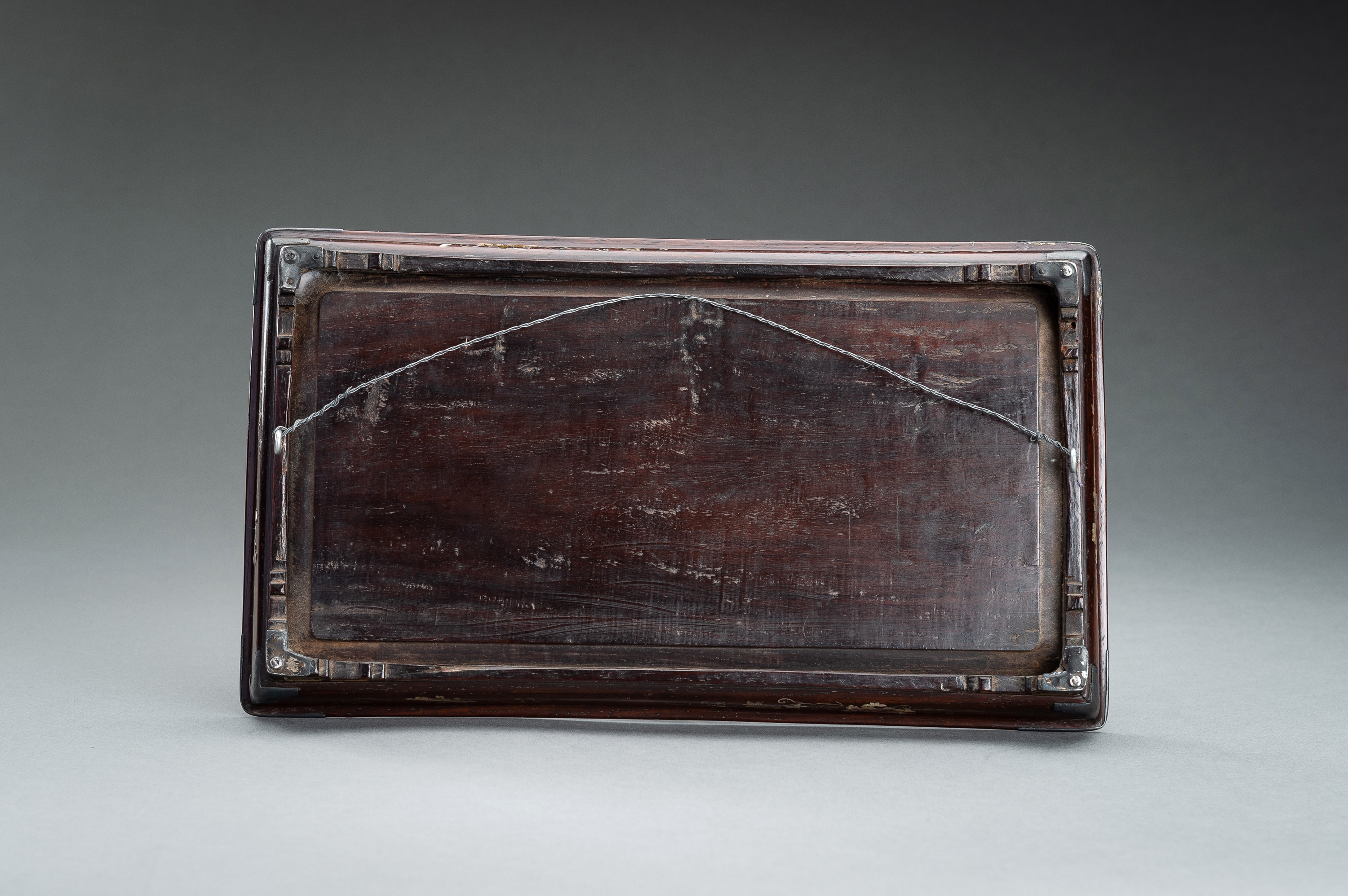 A FINE MOTHER-OF-PEARL INLAID WOOD TRAY, 19TH CENTURY - Image 13 of 13