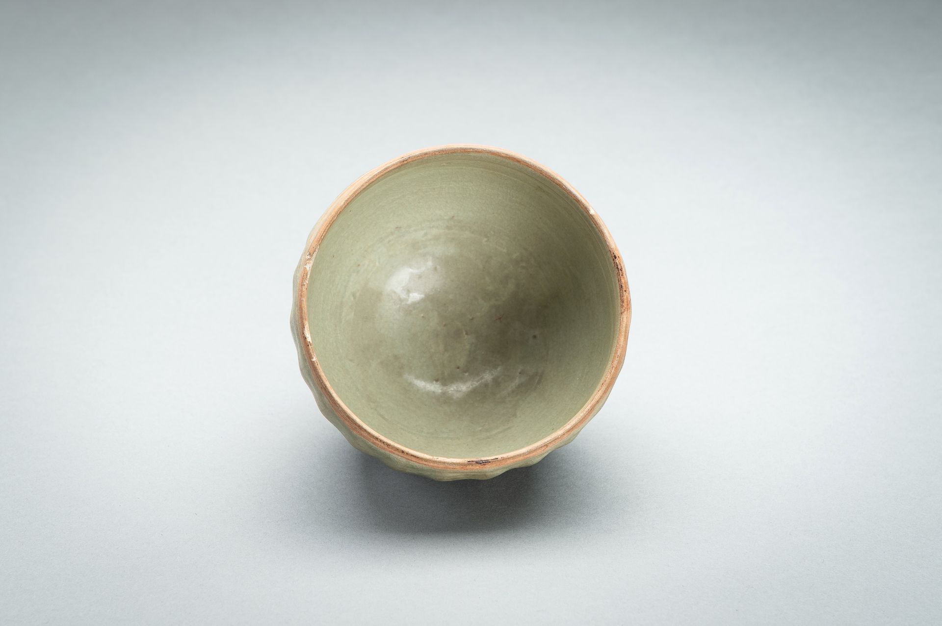 A LONGQUAN CELADON CERAMIC BOWL, SONG DYNASTY - Image 4 of 10