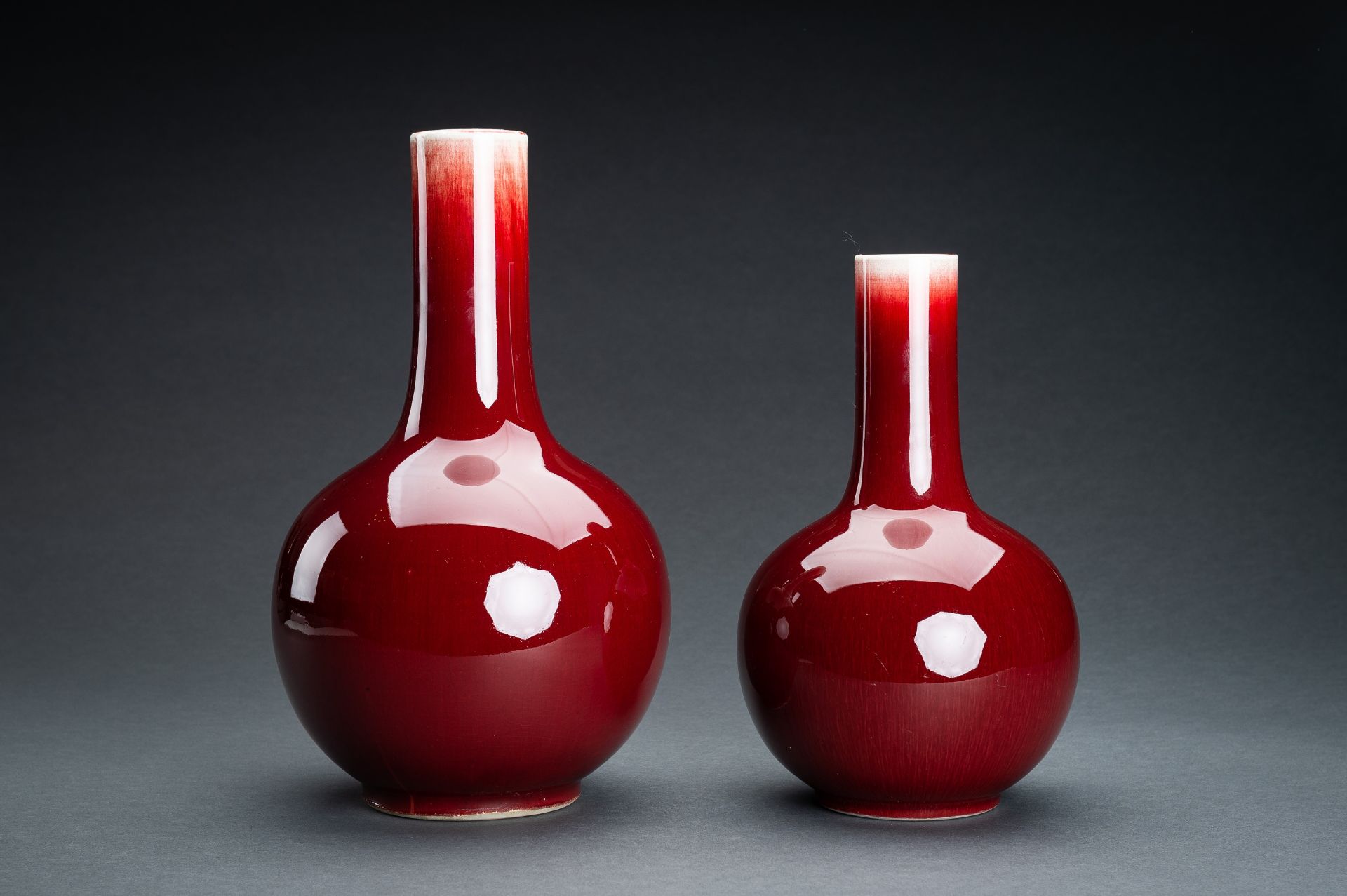 A LOT WITH TWO LANGYAO GLAZED BOTTLE VASES - Image 2 of 15