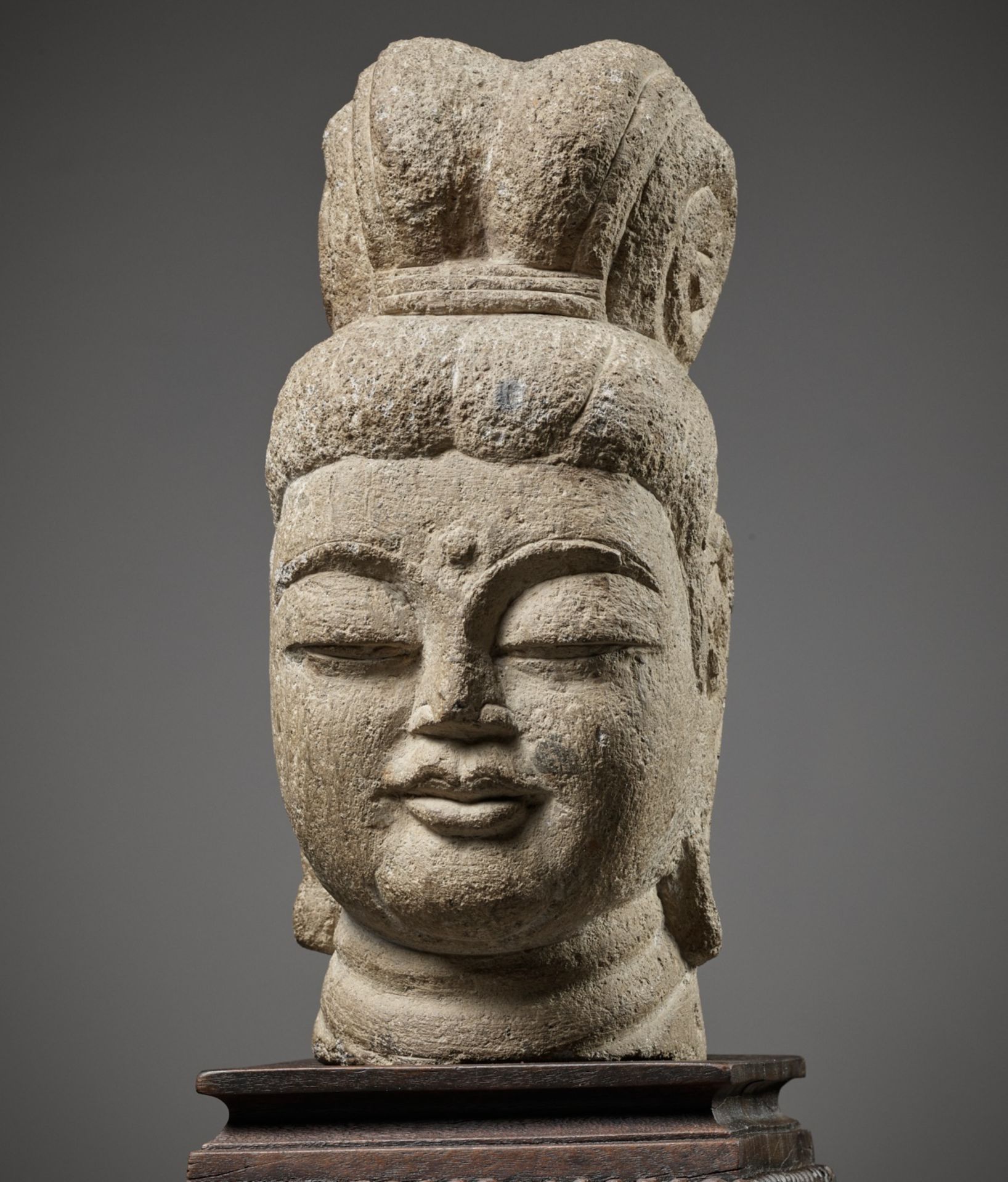 A RARE SANDSTONE HEAD OF GUANYIN, SUI TO TANG DYNASTY