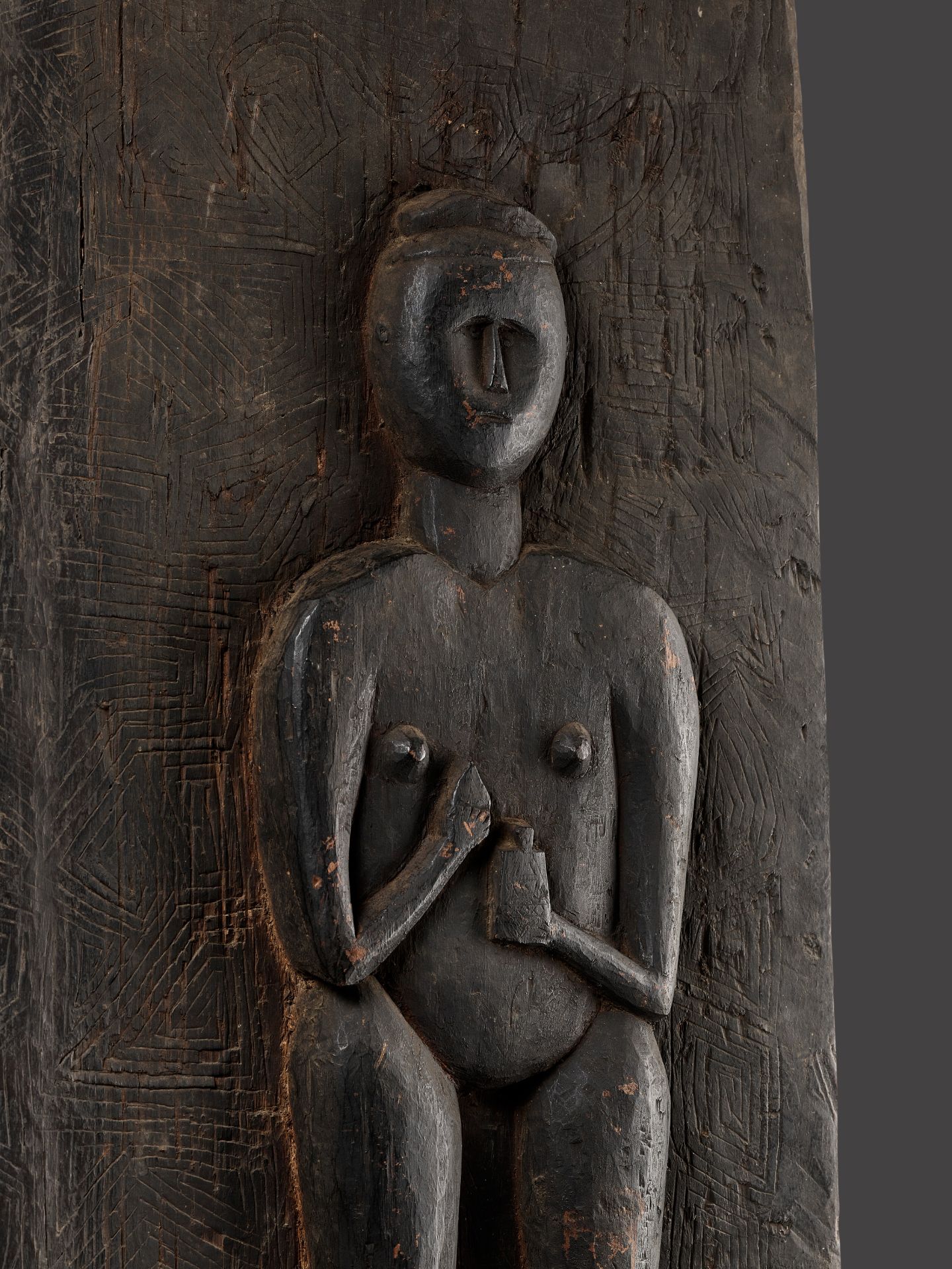 A RARE AND LARGE CARVED HARDWOOD 'MALE AND FEMALE' DOOR, ODA MATAN - Bild 3 aus 9