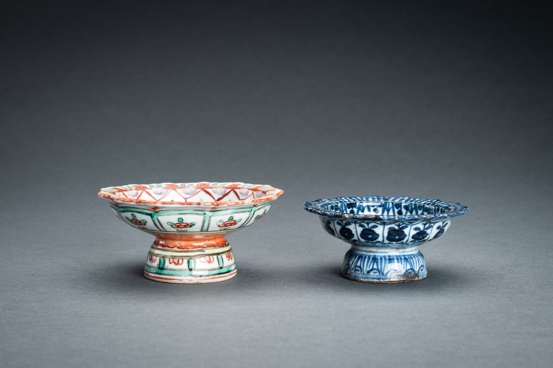 A GROUP OF FOUR PORCELAIN ITEMS, QING - Image 18 of 19