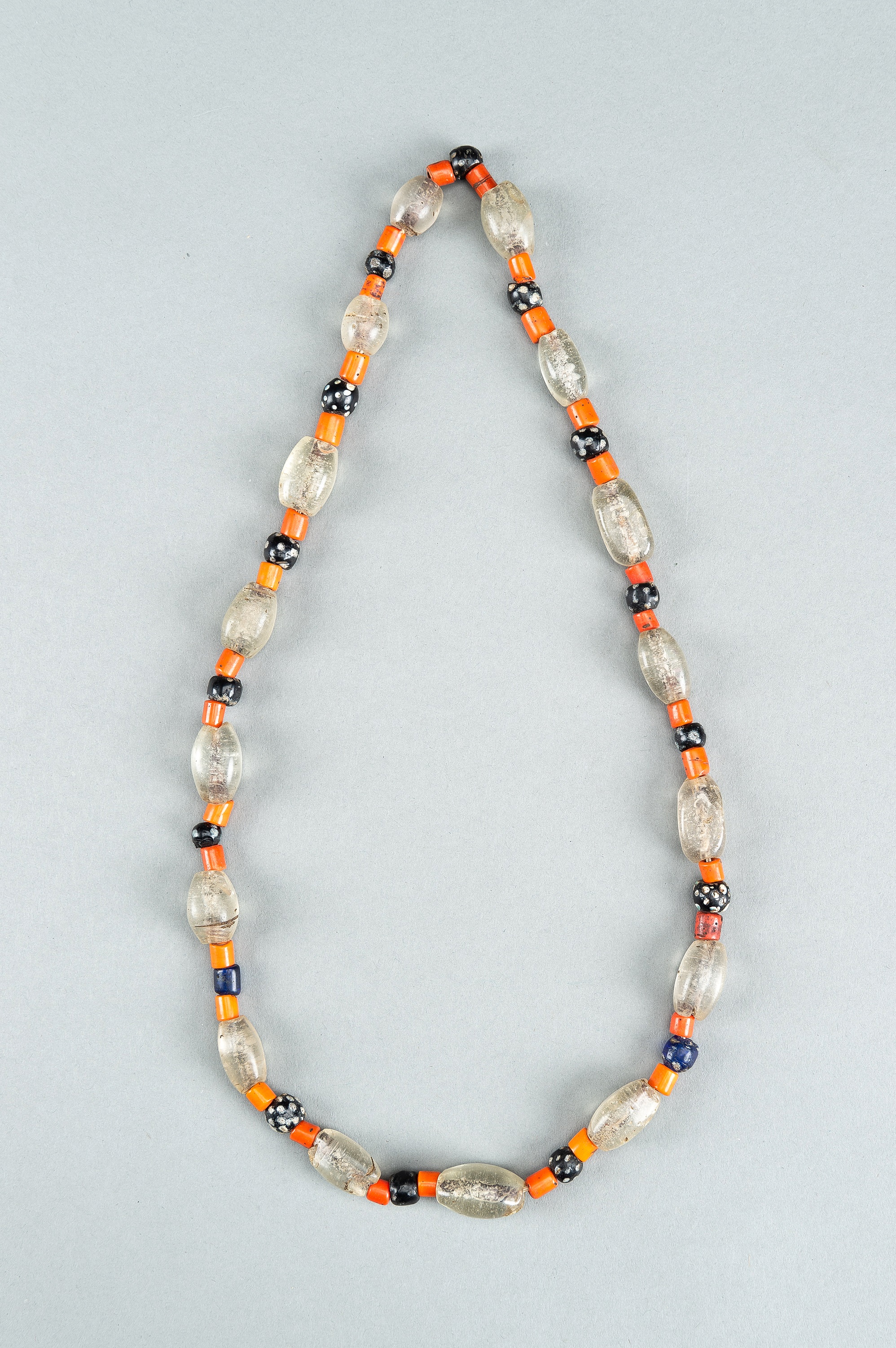 A MULTI-COLORED NAGALAND GLASS NECKLACE, c. 1900s - Image 2 of 10