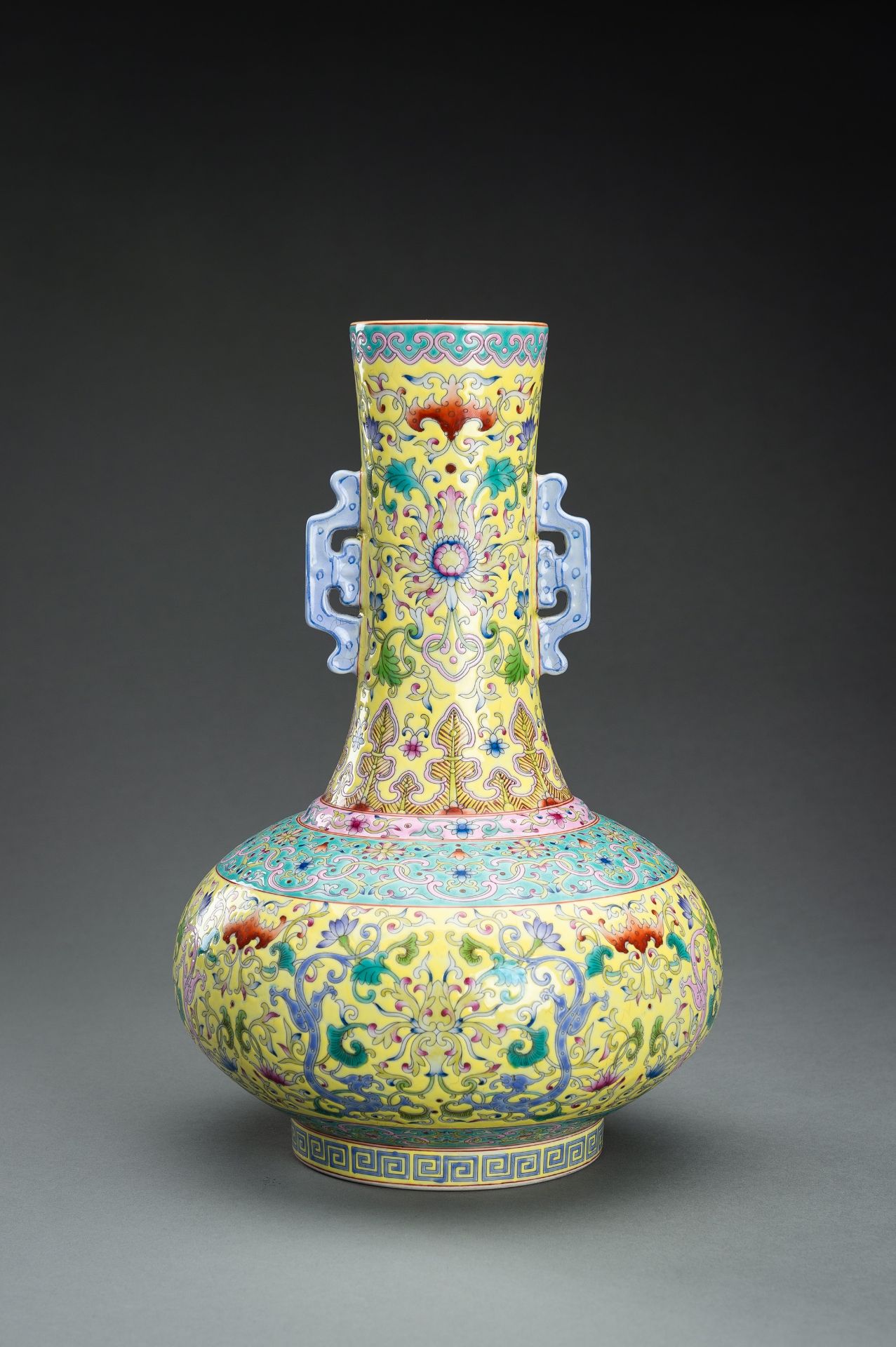 A YELLOW-GROUND FAMILLE ROSE VASE, REPUBLIC PERIOD - Image 7 of 13