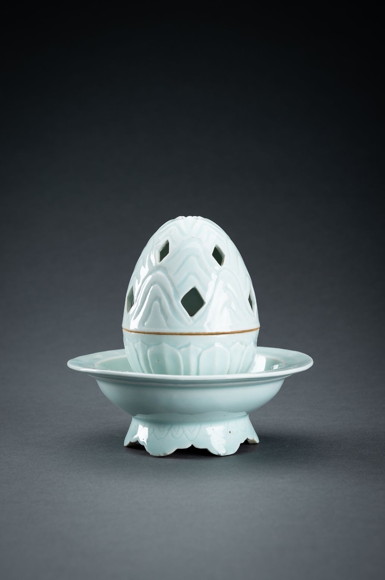 A FINE SONG STYLE QINGBAI GLAZE PORCELAIN INCENSE BURNER - Image 6 of 12